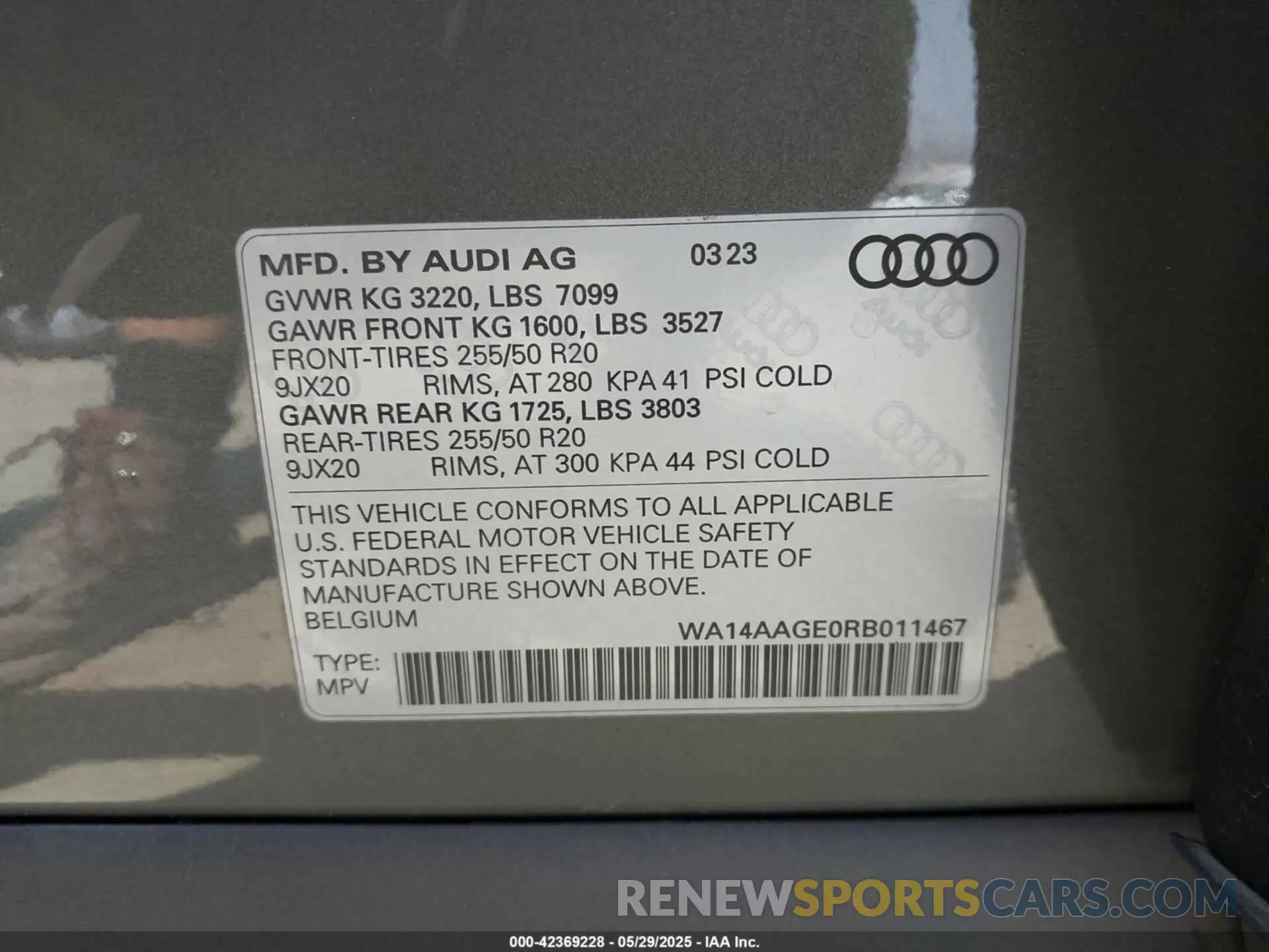 9 Photograph of a damaged car WA14AAGE0RB011467 AUDI Q8 E-TRON 2024