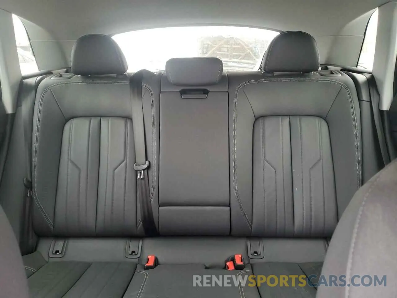 10 Photograph of a damaged car WA14AAGE1RB045899 AUDI Q8 E-TRON 2024