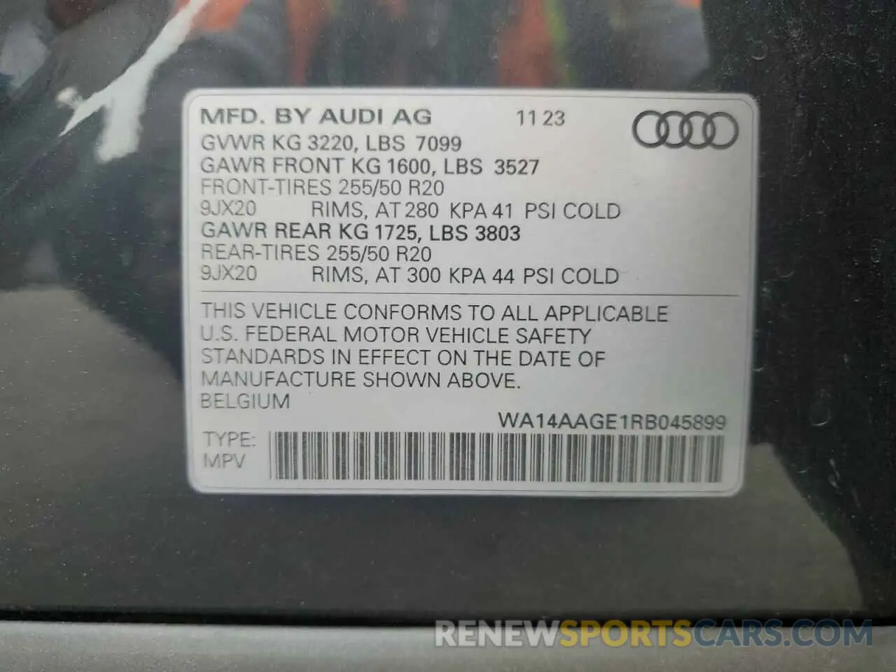 14 Photograph of a damaged car WA14AAGE1RB045899 AUDI Q8 E-TRON 2024