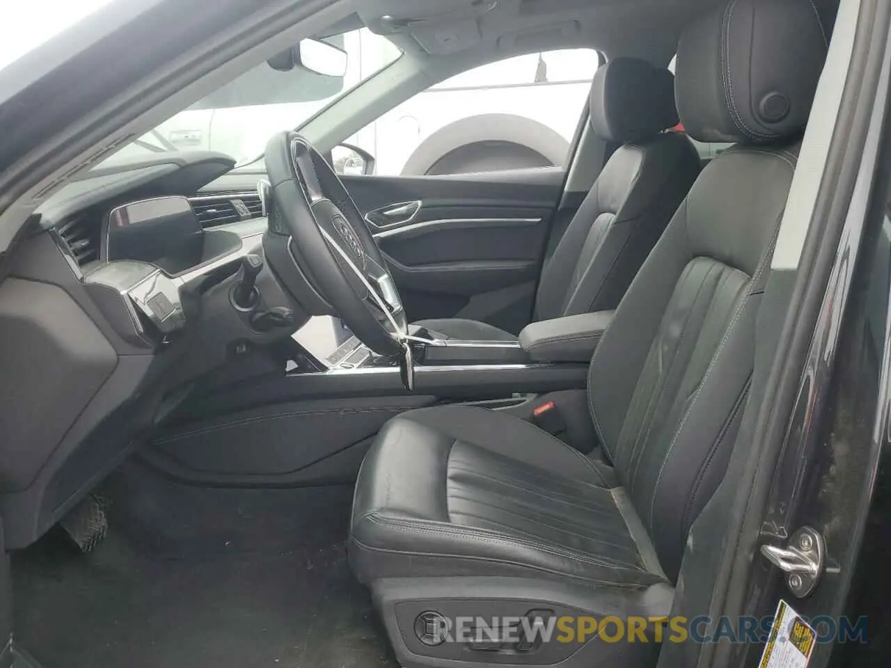 7 Photograph of a damaged car WA14AAGE1RB045899 AUDI Q8 E-TRON 2024
