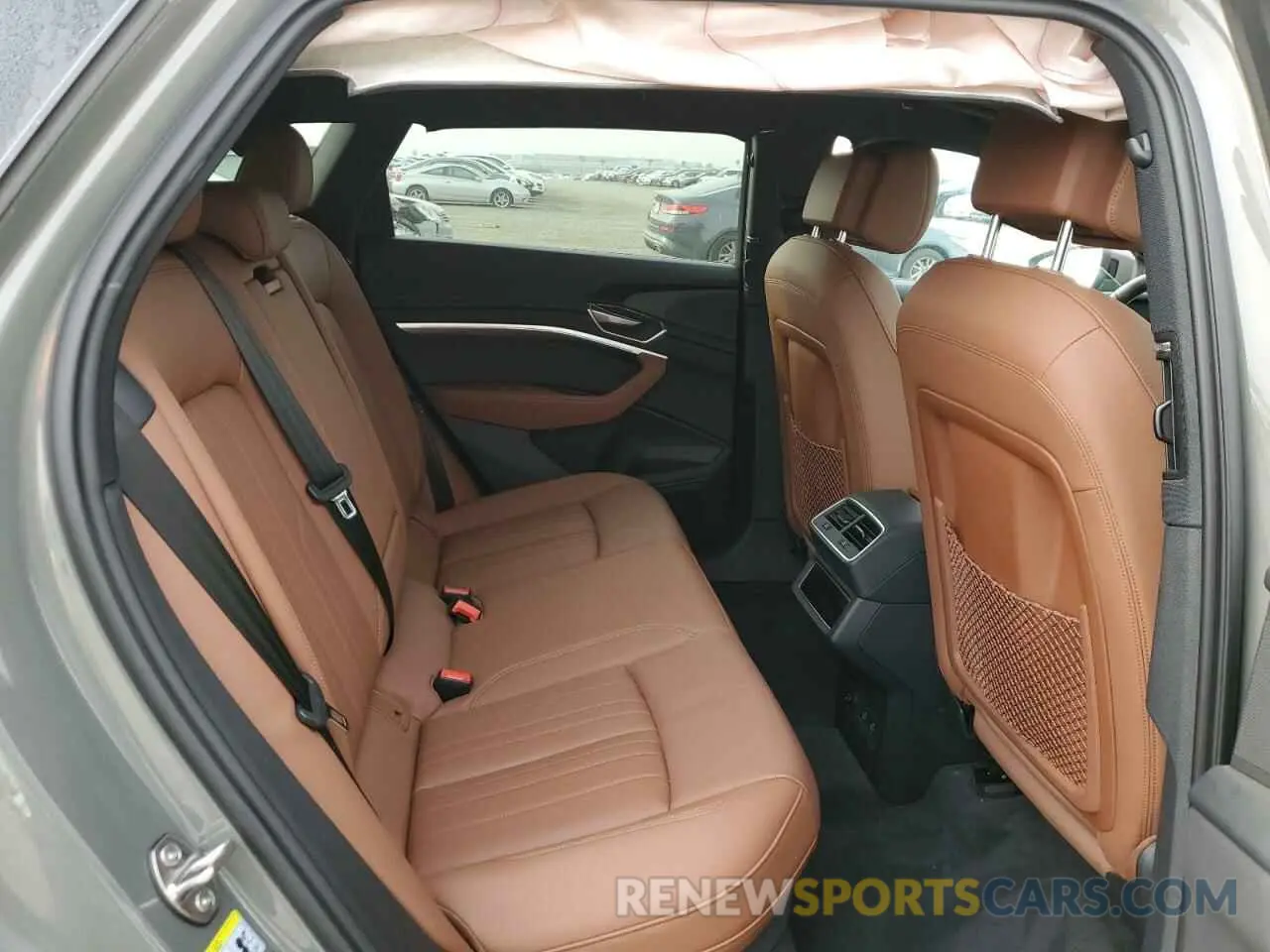 11 Photograph of a damaged car WA14AAGE5RB035795 AUDI Q8 E-TRON 2024