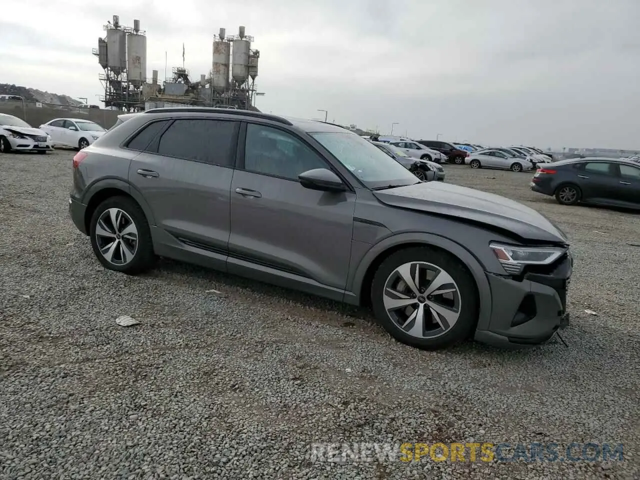 4 Photograph of a damaged car WA14AAGE5RB035795 AUDI Q8 E-TRON 2024