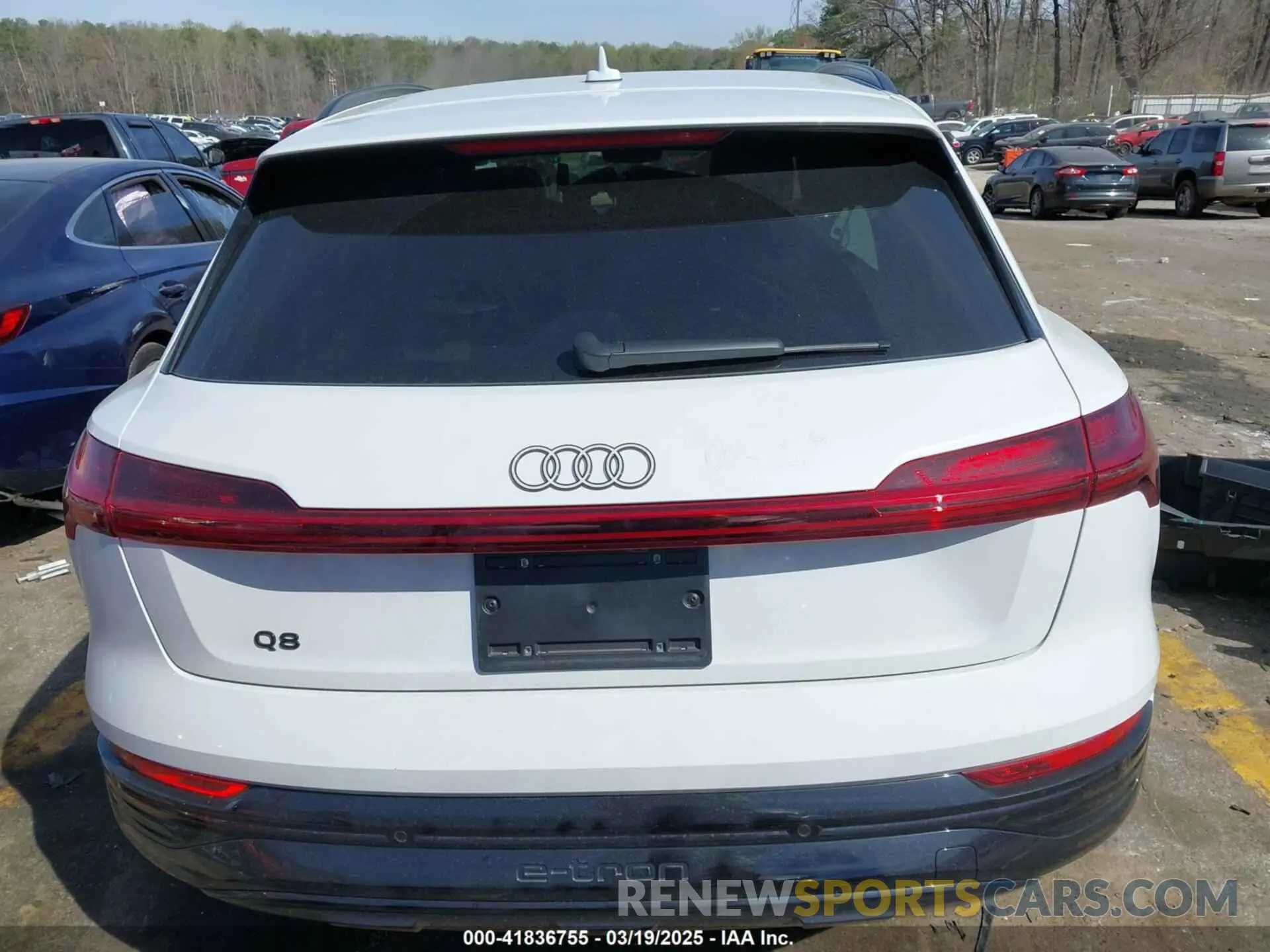 16 Photograph of a damaged car WA14AAGE6RB058129 AUDI Q8 E-TRON 2024