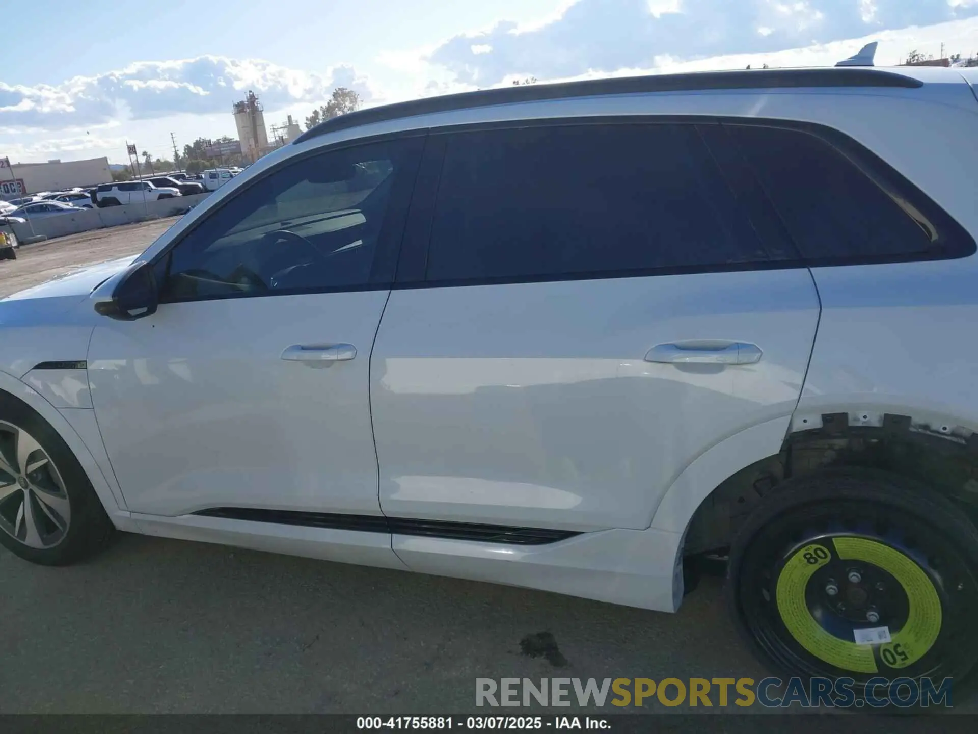 15 Photograph of a damaged car WA14AAGE7RB020683 AUDI Q8 E-TRON 2024
