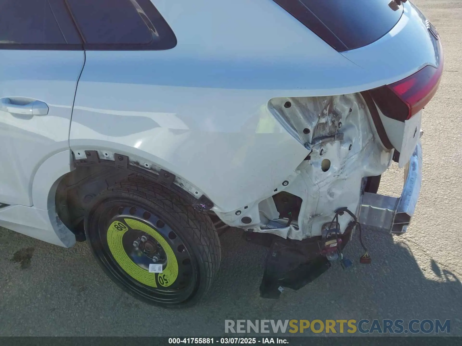 20 Photograph of a damaged car WA14AAGE7RB020683 AUDI Q8 E-TRON 2024