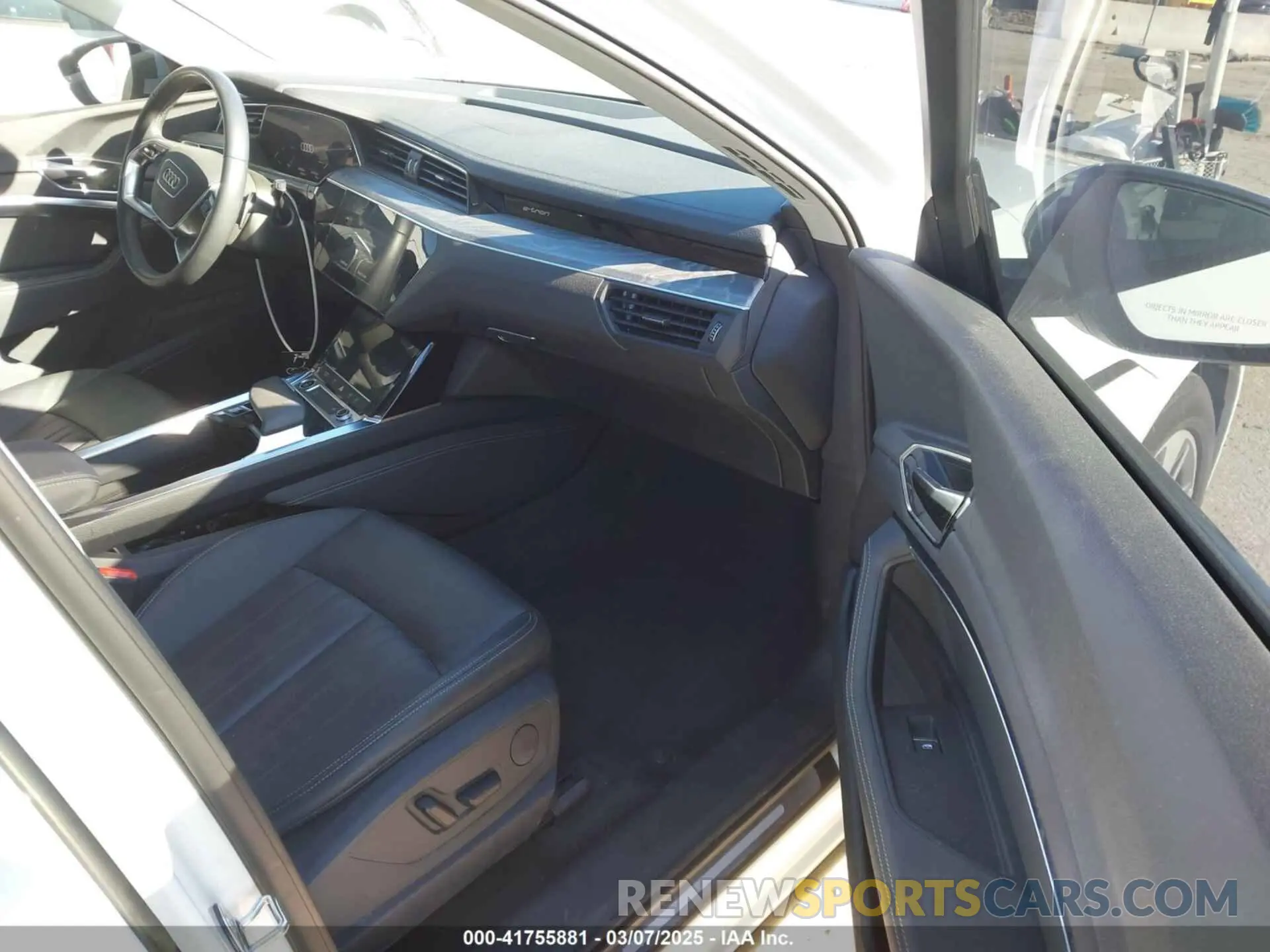 5 Photograph of a damaged car WA14AAGE7RB020683 AUDI Q8 E-TRON 2024