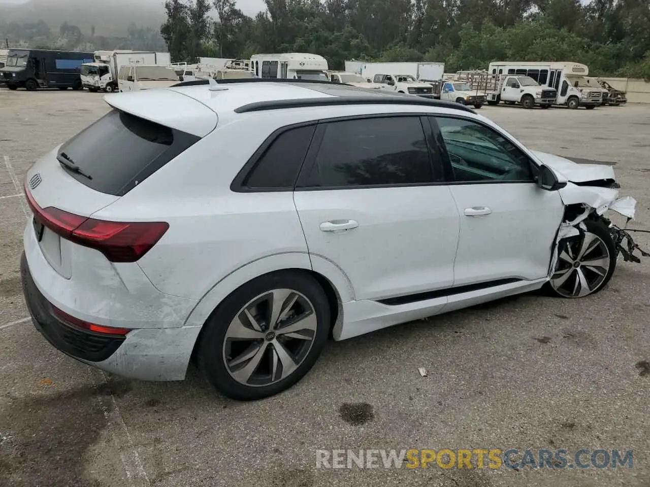 3 Photograph of a damaged car WA14AAGE9RB024394 AUDI Q8 E-TRON 2024
