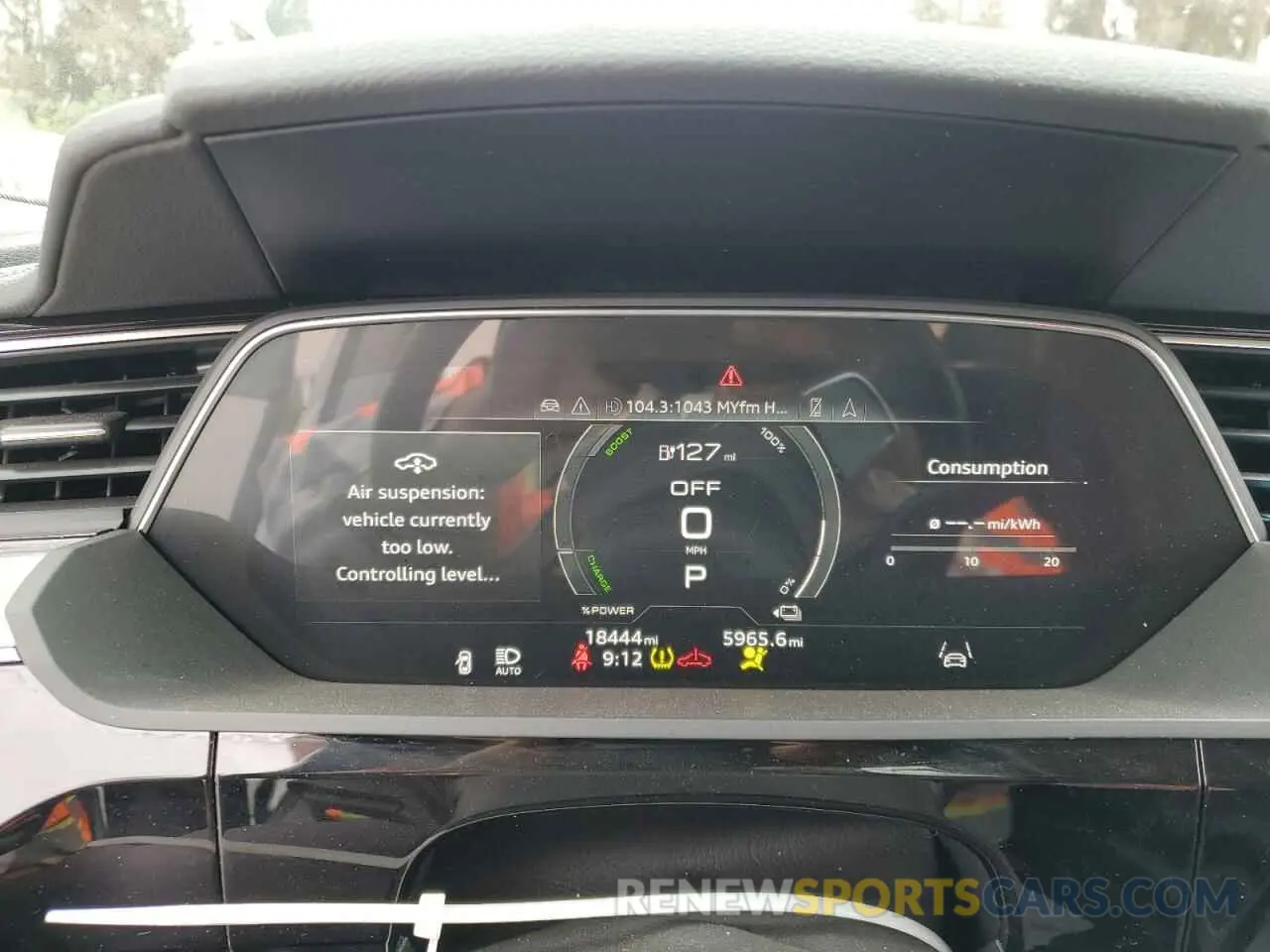 9 Photograph of a damaged car WA14AAGE9RB024394 AUDI Q8 E-TRON 2024