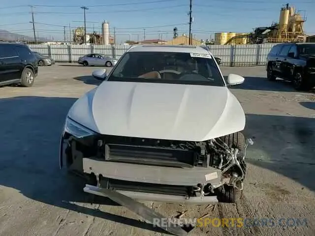 12 Photograph of a damaged car WA14AAGEXRB023271 AUDI Q8 E-TRON 2024