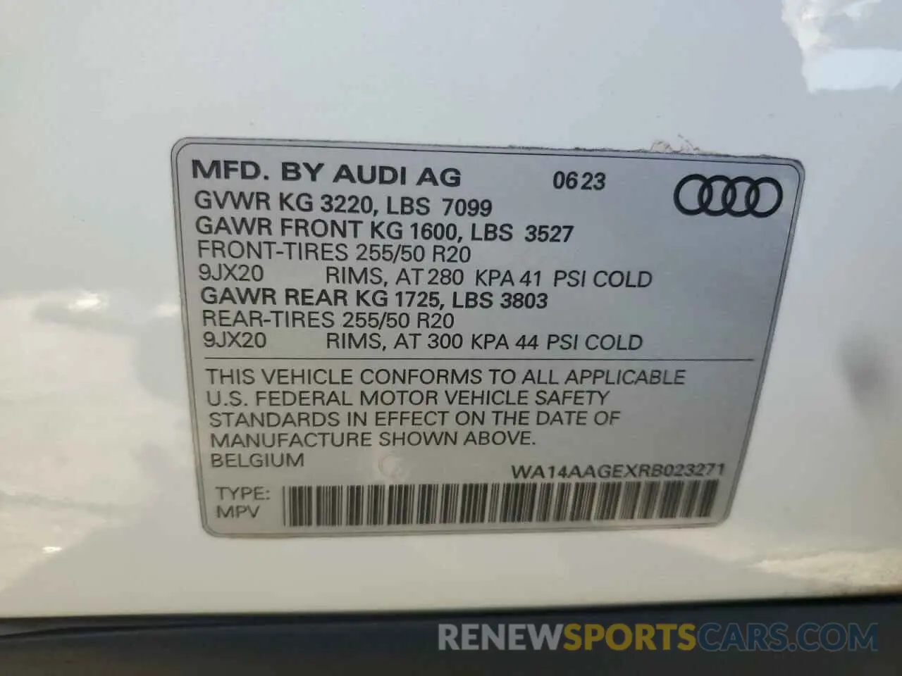 16 Photograph of a damaged car WA14AAGEXRB023271 AUDI Q8 E-TRON 2024