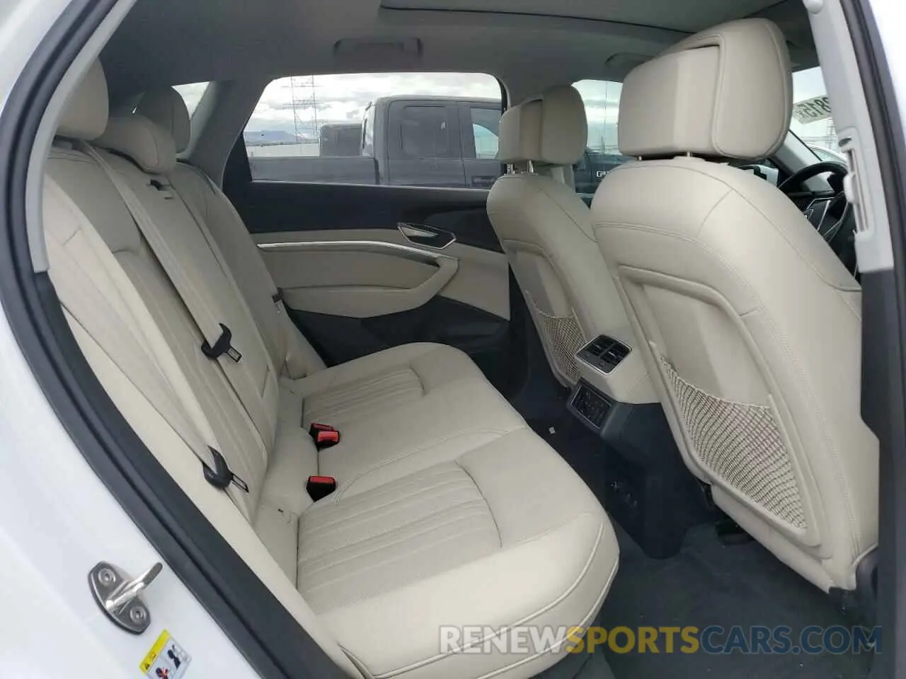 11 Photograph of a damaged car WA15AAGE0RB007827 AUDI Q8 E-TRON 2024