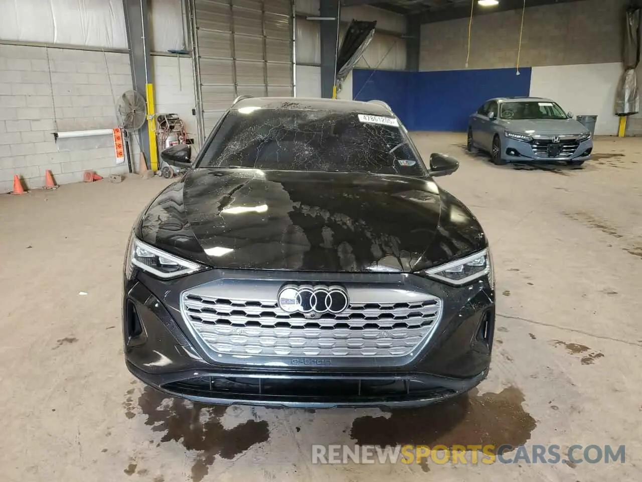 5 Photograph of a damaged car WA15AAGE0RB016575 AUDI Q8 E-TRON 2024