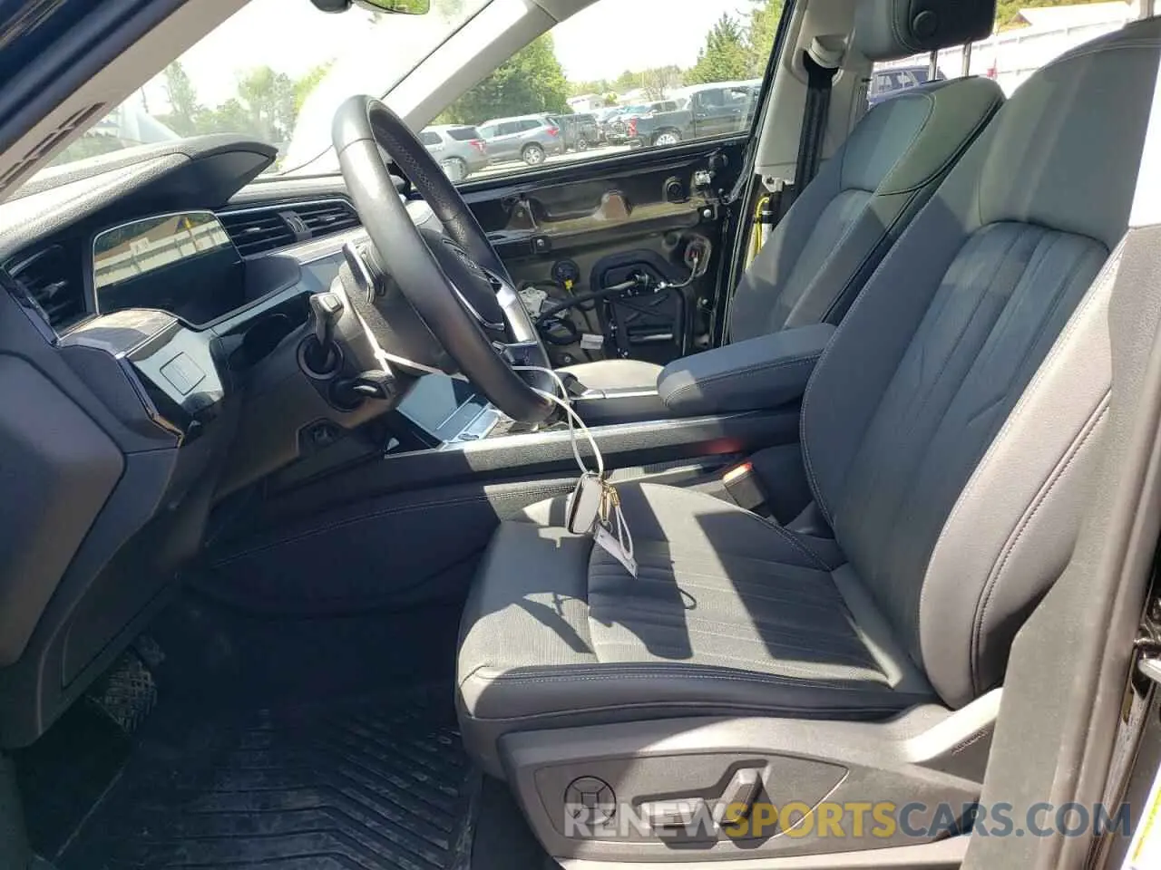 7 Photograph of a damaged car WA15AAGE0RB033134 AUDI Q8 E-TRON 2024