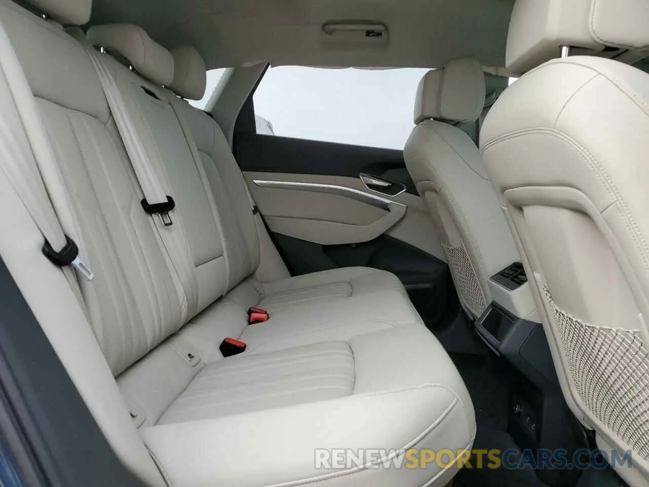 11 Photograph of a damaged car WA15AAGE1RB020361 AUDI Q8 E-TRON 2024