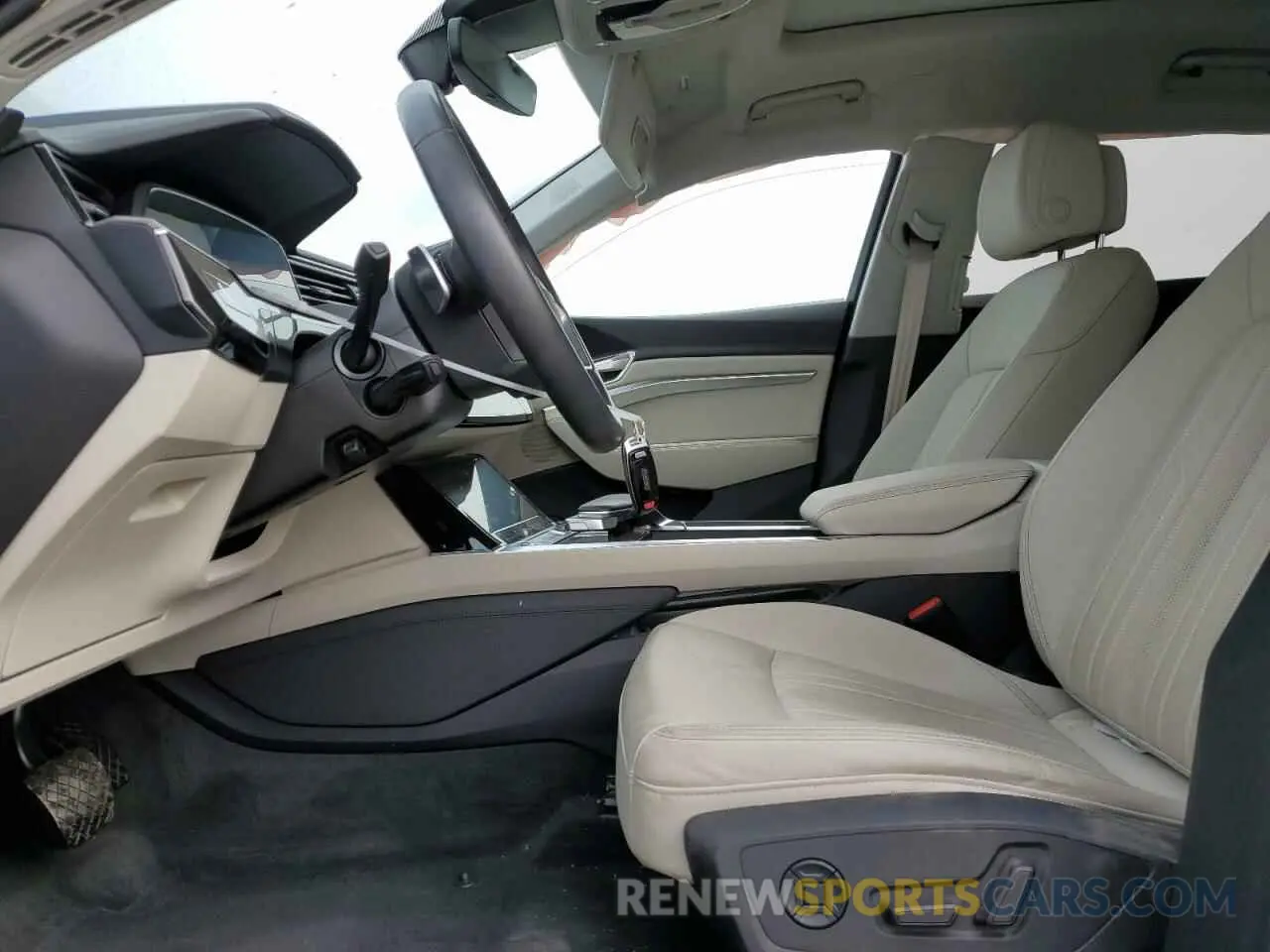 7 Photograph of a damaged car WA15AAGE1RB020361 AUDI Q8 E-TRON 2024