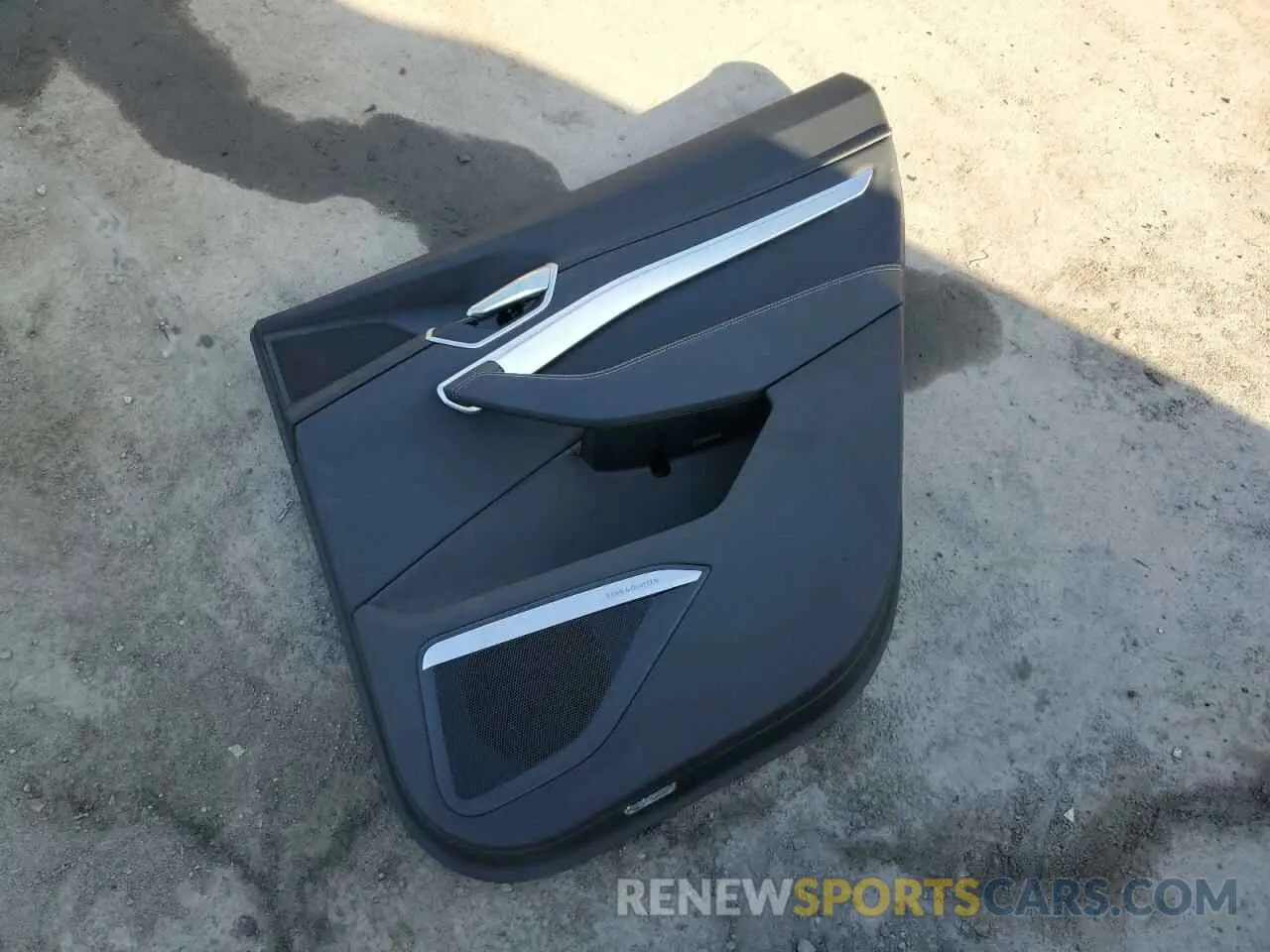 13 Photograph of a damaged car WA15AAGE1RB023051 AUDI Q8 E-TRON 2024