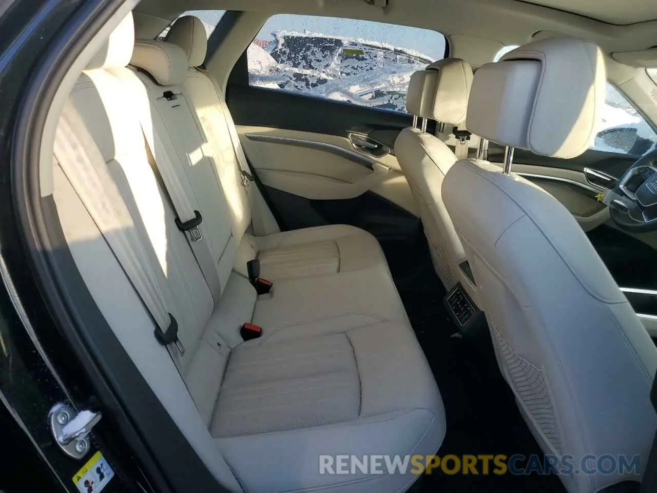10 Photograph of a damaged car WA15AAGE4RB017020 AUDI Q8 E-TRON 2024