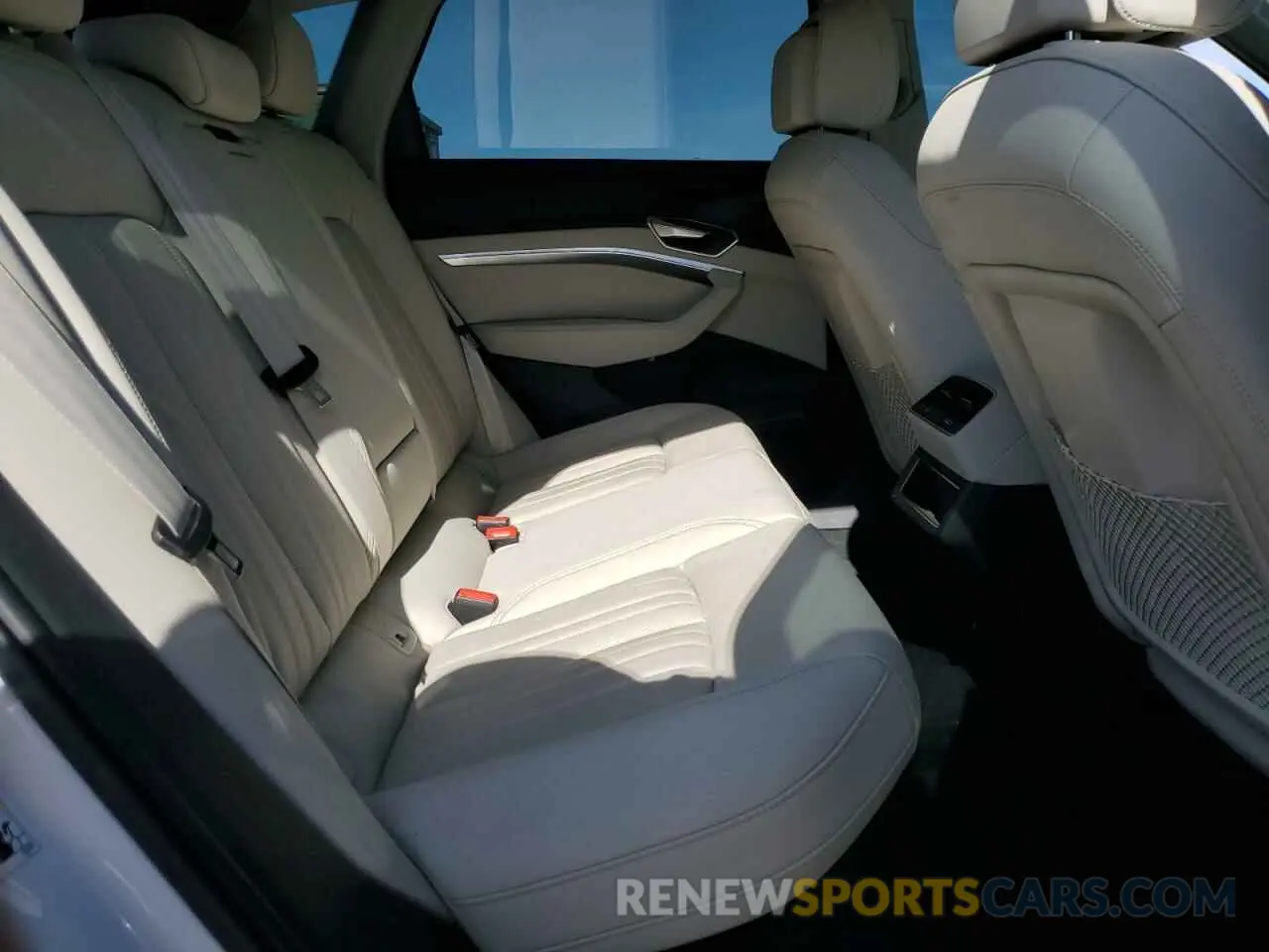 10 Photograph of a damaged car WA15AAGE7RB025662 AUDI Q8 E-TRON 2024