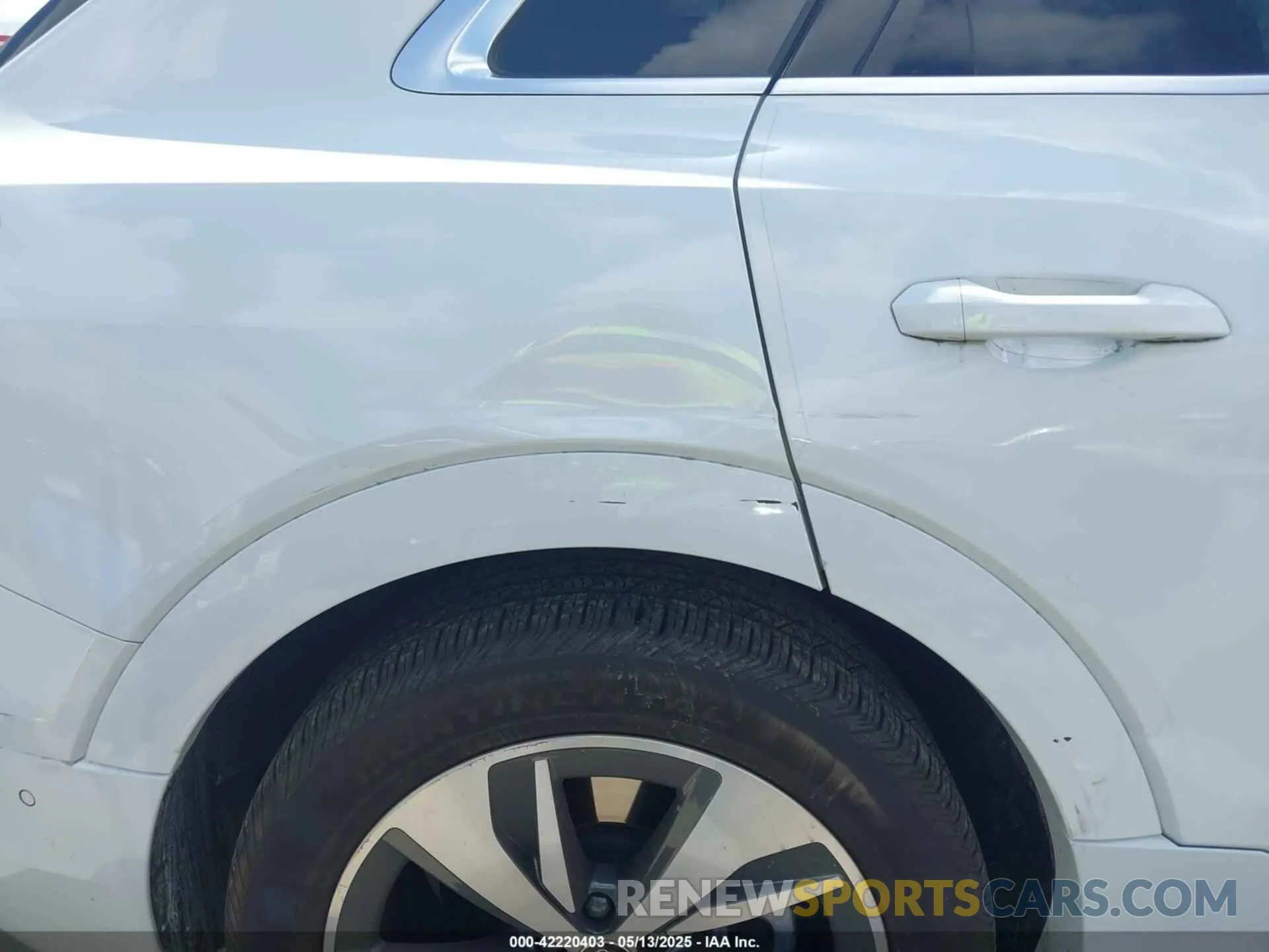 21 Photograph of a damaged car WA15AAGE8RB007266 AUDI Q8 E-TRON 2024