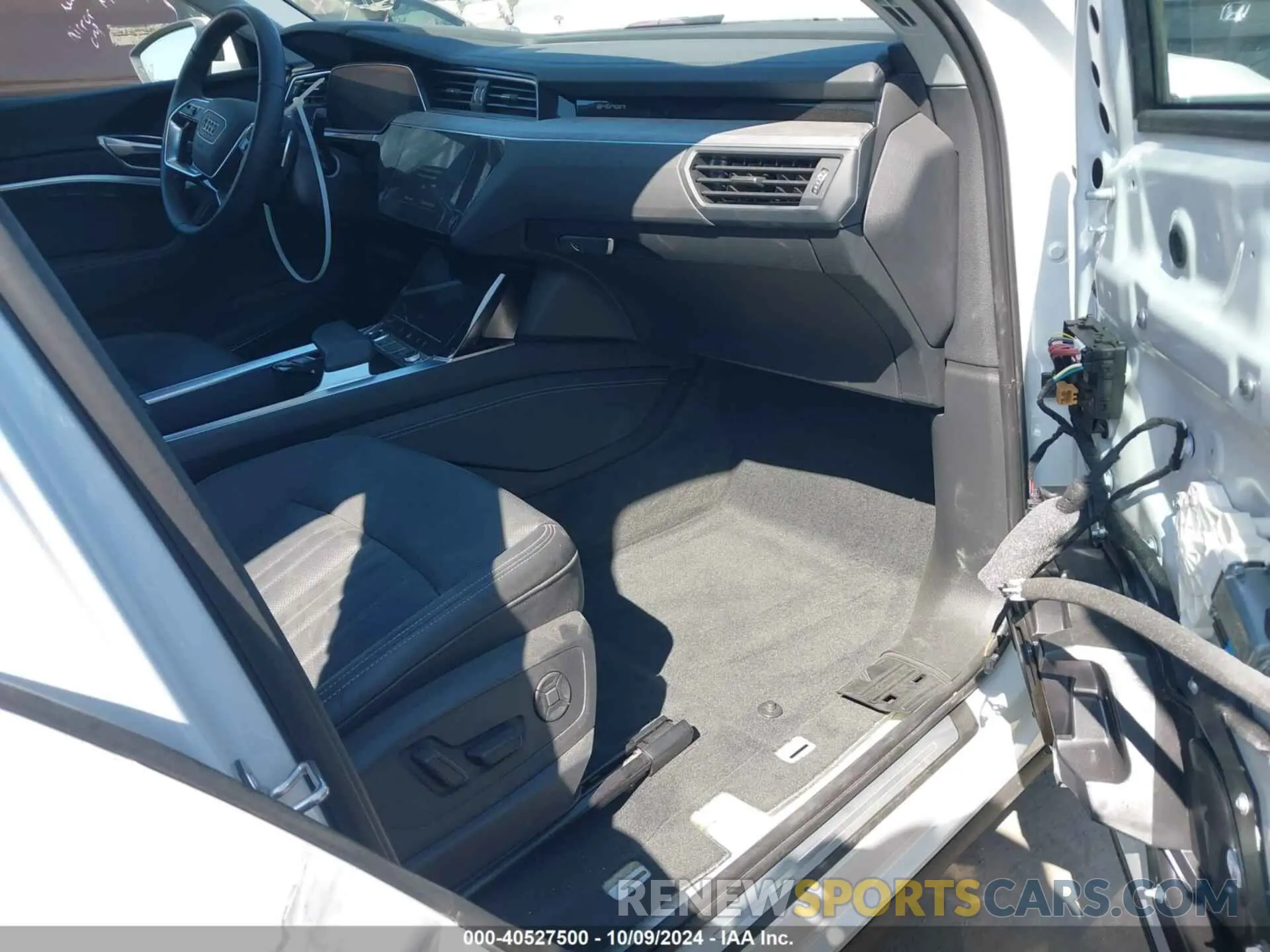 5 Photograph of a damaged car WA15AAGE8RB028828 AUDI Q8 E-TRON 2024