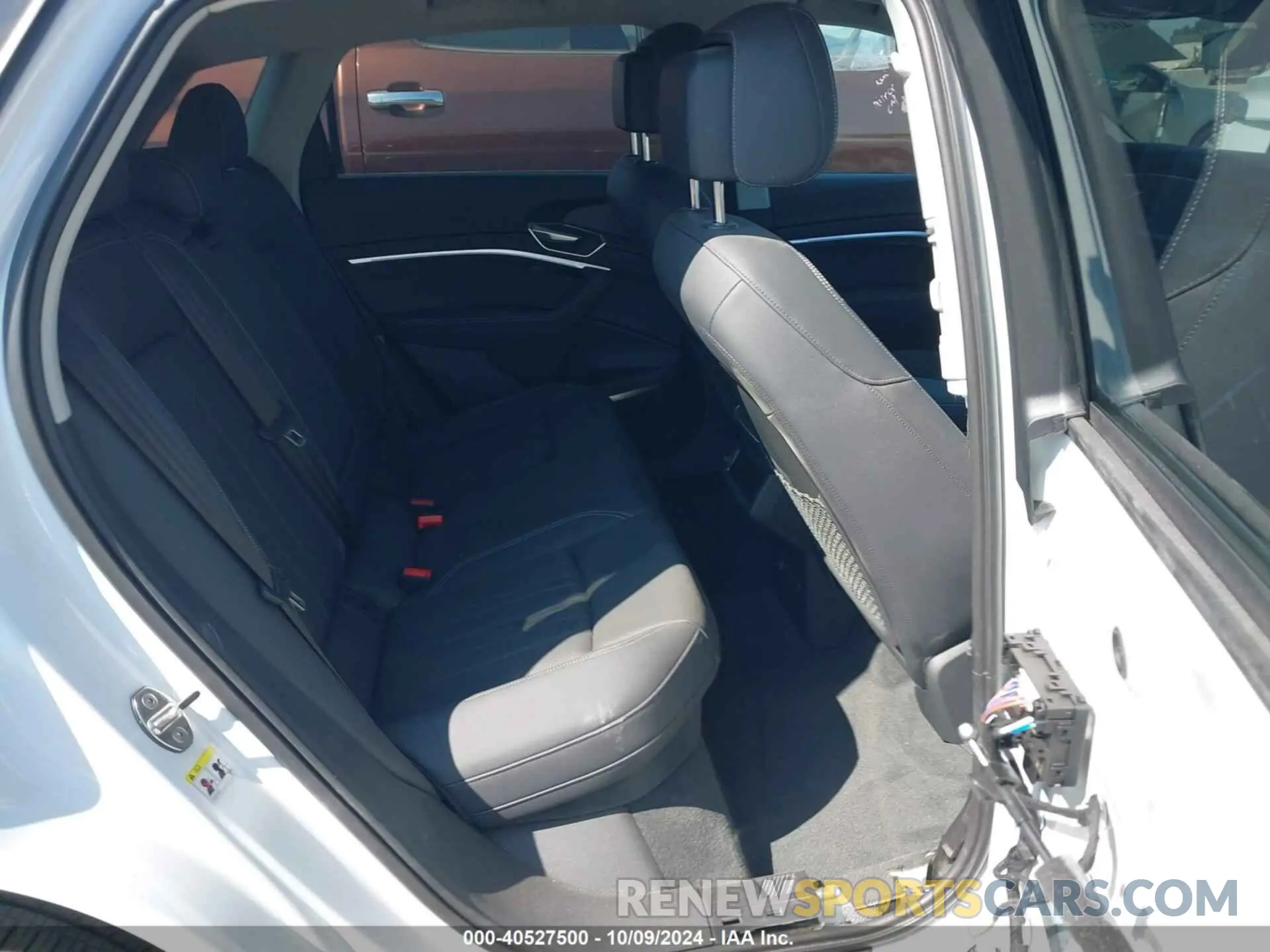 8 Photograph of a damaged car WA15AAGE8RB028828 AUDI Q8 E-TRON 2024