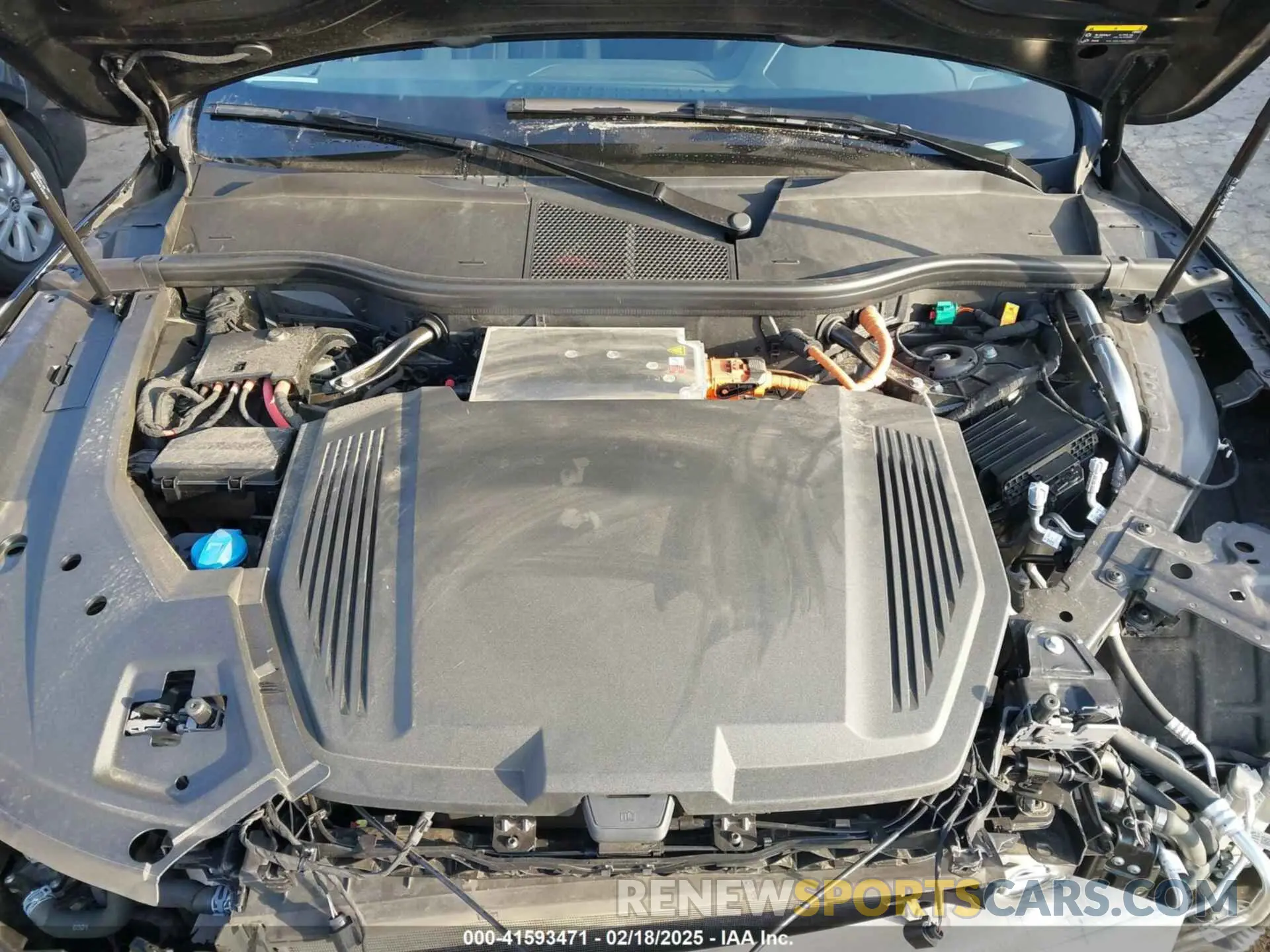 10 Photograph of a damaged car WA15AAGE8RB036637 AUDI Q8 E-TRON 2024