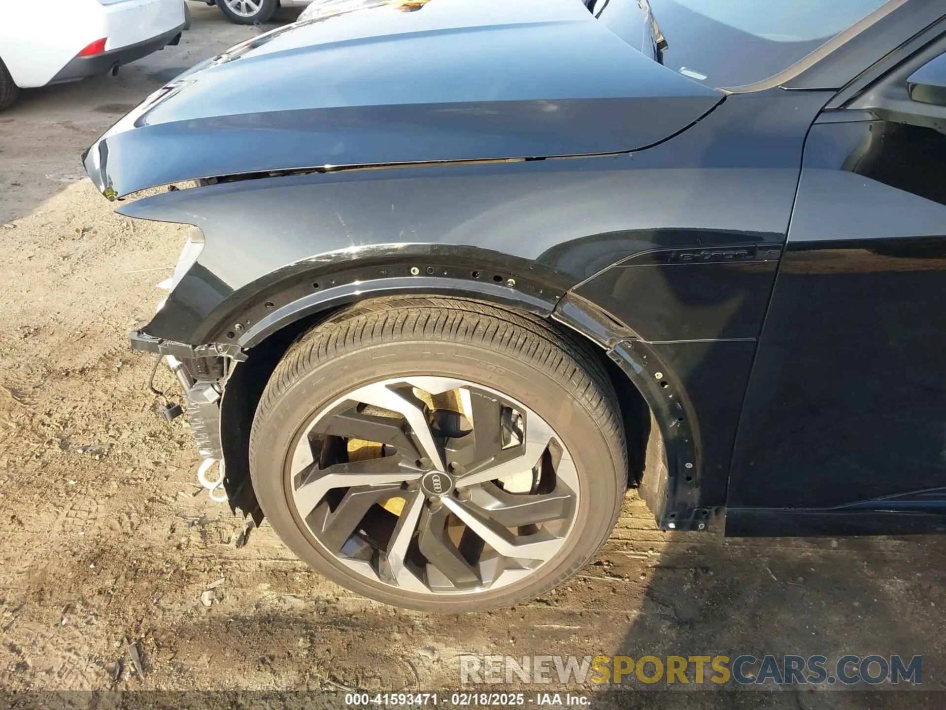 20 Photograph of a damaged car WA15AAGE8RB036637 AUDI Q8 E-TRON 2024