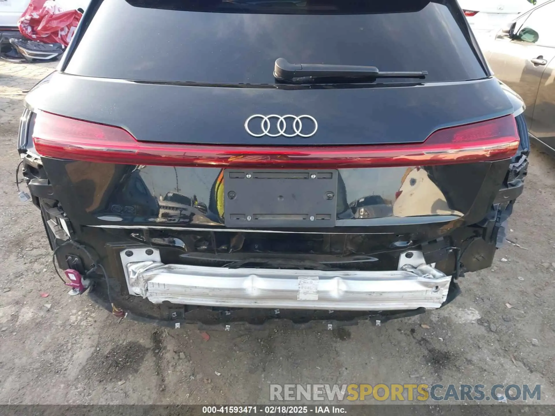 21 Photograph of a damaged car WA15AAGE8RB036637 AUDI Q8 E-TRON 2024