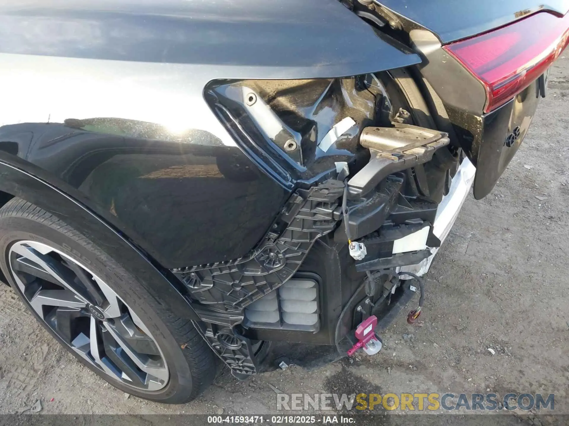 22 Photograph of a damaged car WA15AAGE8RB036637 AUDI Q8 E-TRON 2024