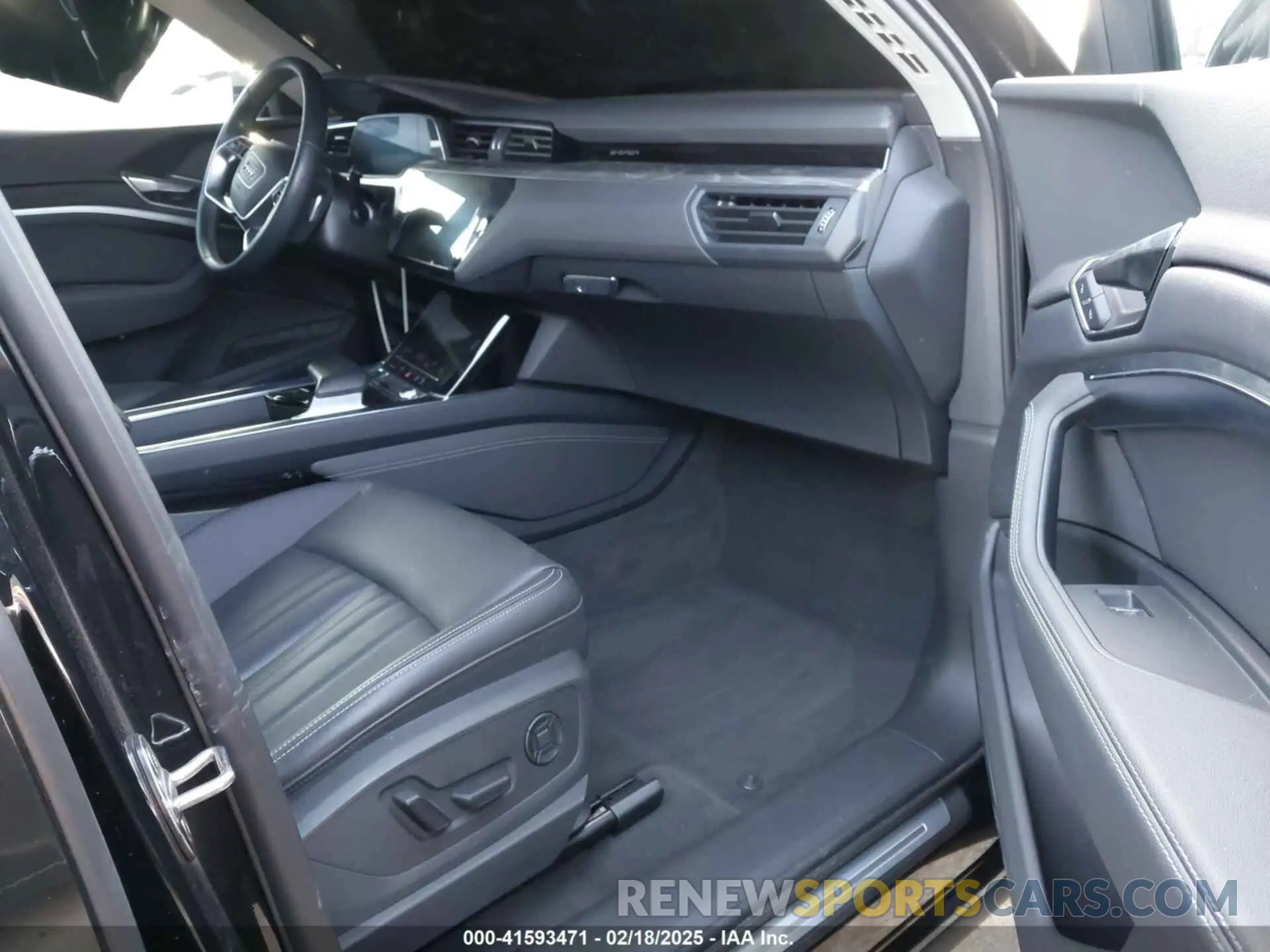 5 Photograph of a damaged car WA15AAGE8RB036637 AUDI Q8 E-TRON 2024