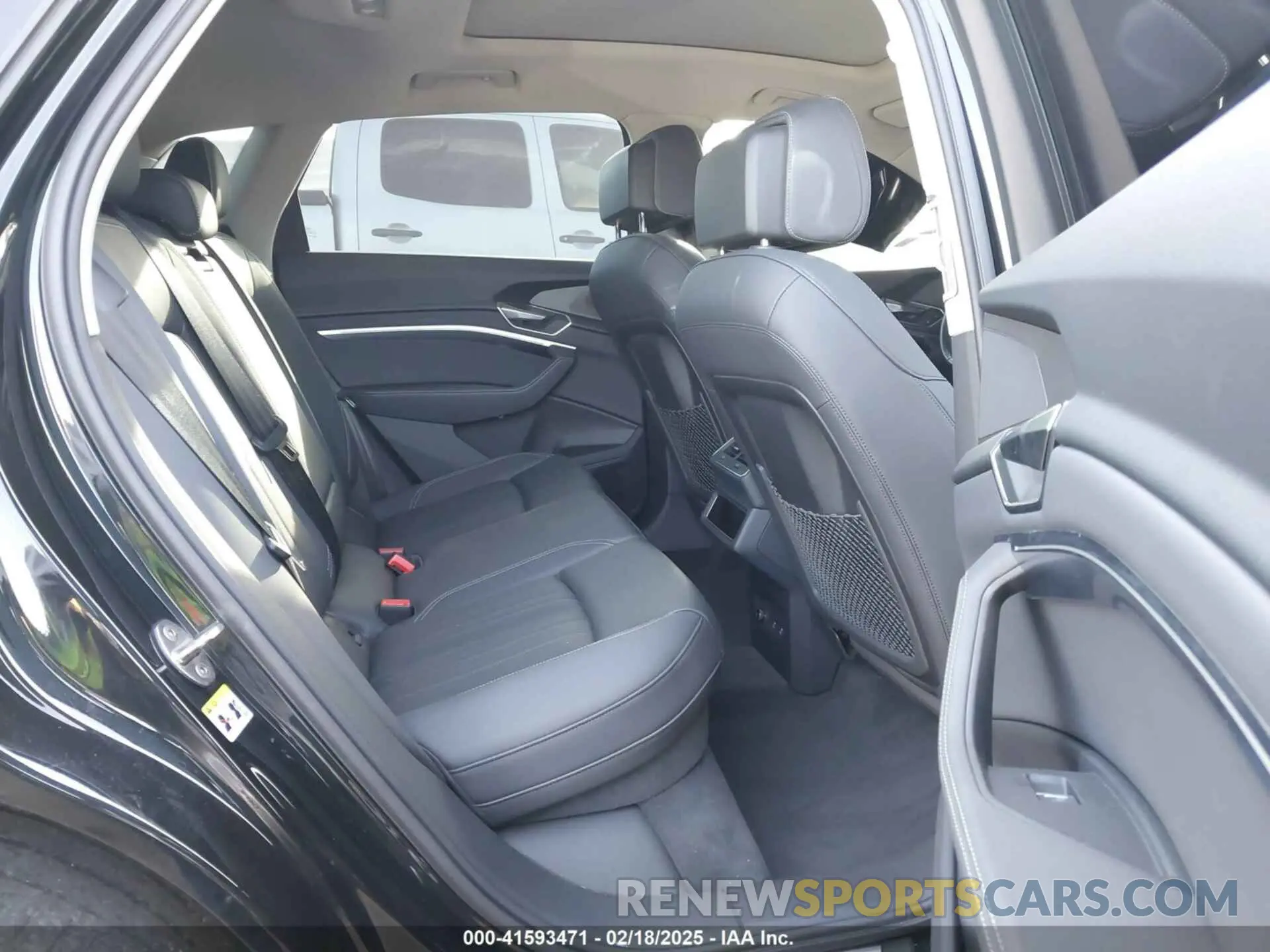 8 Photograph of a damaged car WA15AAGE8RB036637 AUDI Q8 E-TRON 2024