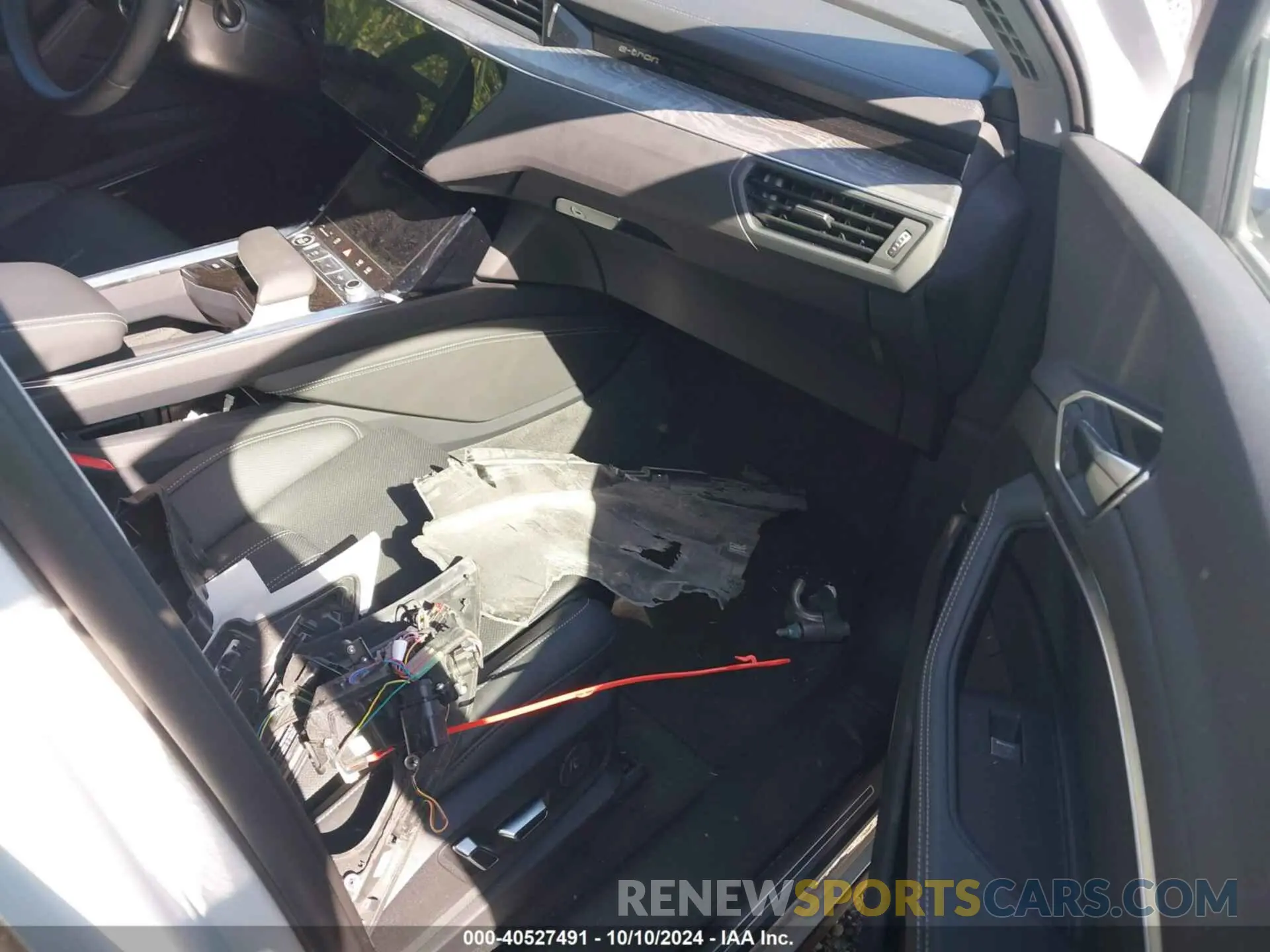 5 Photograph of a damaged car WA16AAGE1RB057446 AUDI Q8 E-TRON 2024