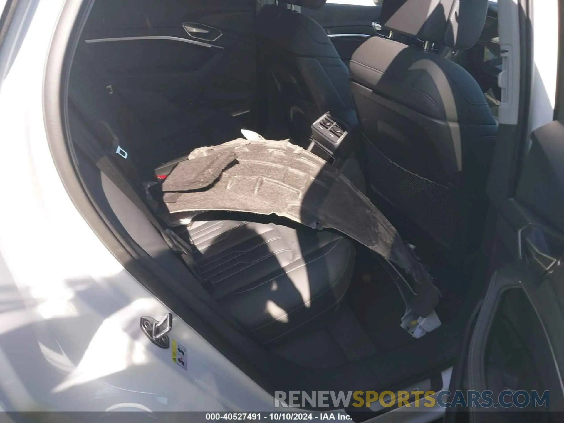 7 Photograph of a damaged car WA16AAGE1RB057446 AUDI Q8 E-TRON 2024