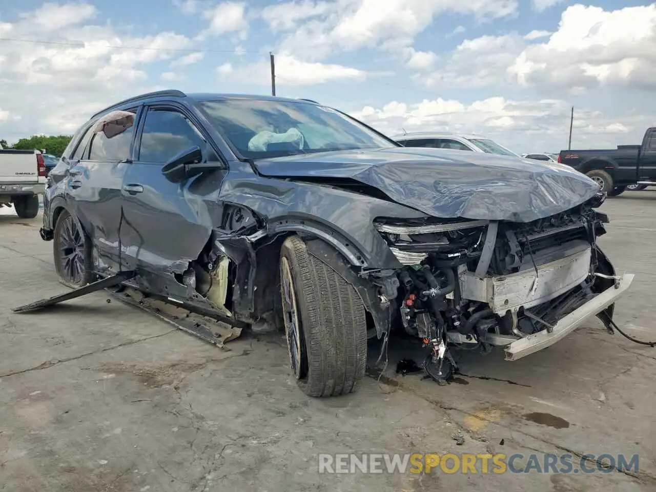 4 Photograph of a damaged car WA16AAGE5RB048734 AUDI Q8 E-TRON 2024