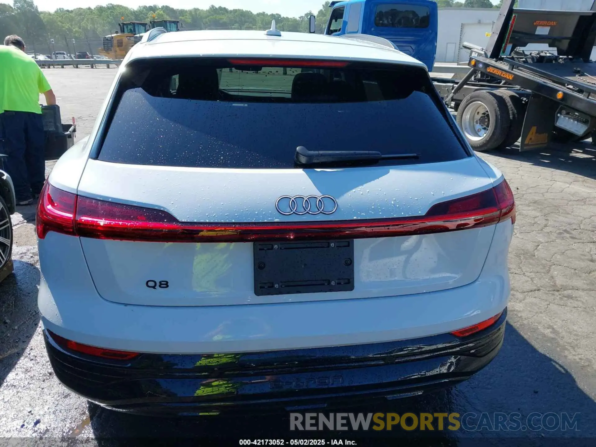 16 Photograph of a damaged car WA16AAGE9RB036425 AUDI Q8 E-TRON 2024