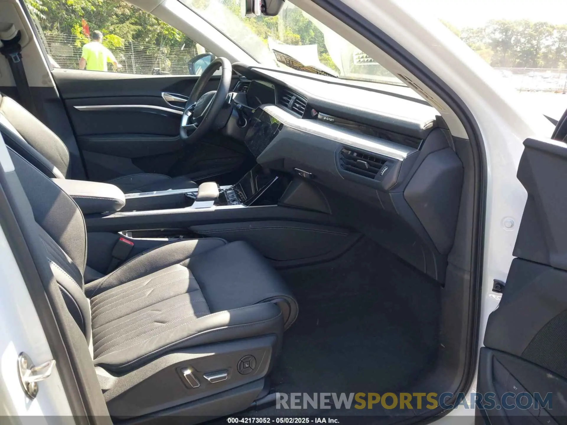 5 Photograph of a damaged car WA16AAGE9RB036425 AUDI Q8 E-TRON 2024