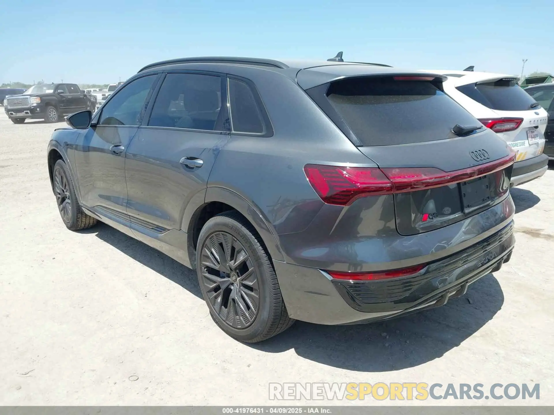 3 Photograph of a damaged car WA16ABGE0RB038196 AUDI Q8 E-TRON 2024