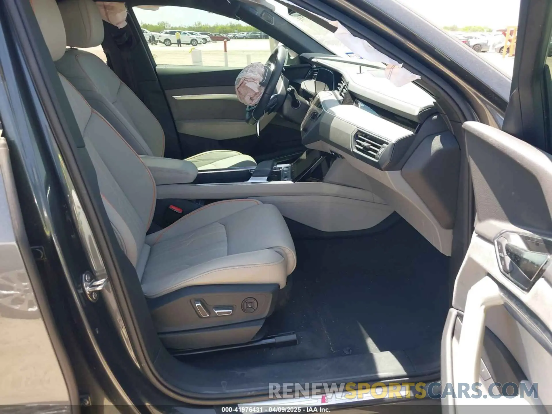 5 Photograph of a damaged car WA16ABGE0RB038196 AUDI Q8 E-TRON 2024