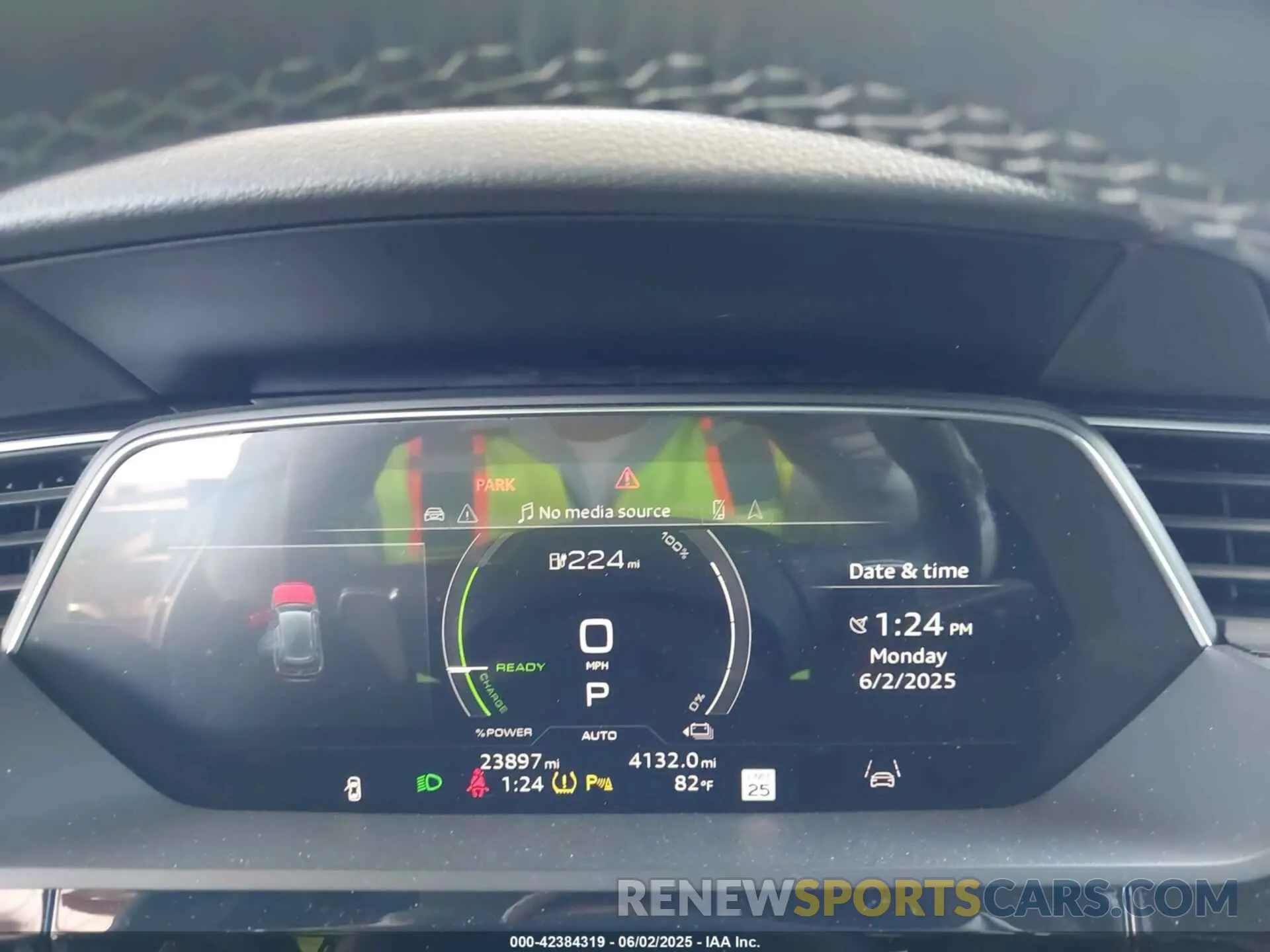 7 Photograph of a damaged car WA16ABGE3RB005015 AUDI Q8 E-TRON 2024