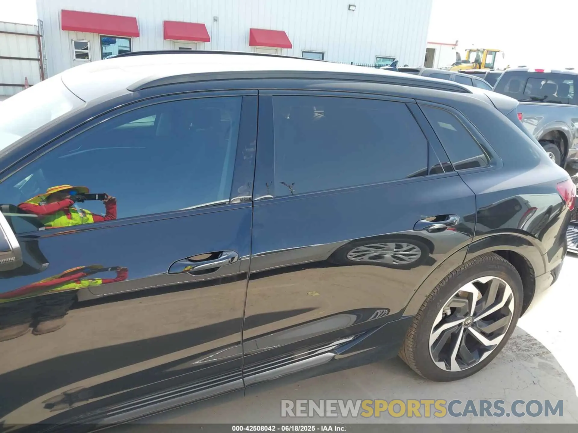 15 Photograph of a damaged car WA16ABGE6RB030782 AUDI Q8 E-TRON 2024