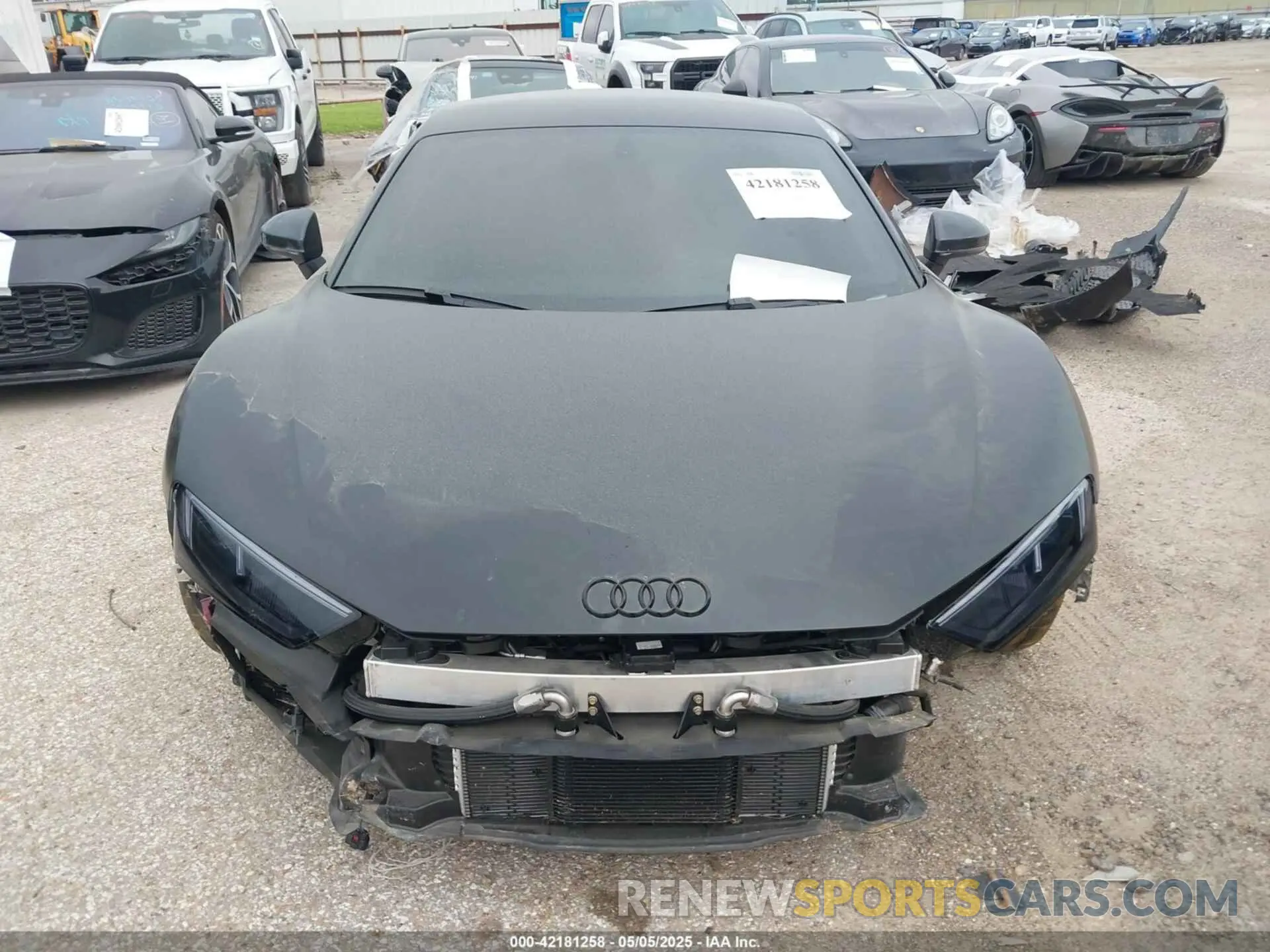 13 Photograph of a damaged car WUAKBAFX9L7900309 AUDI R8 2020