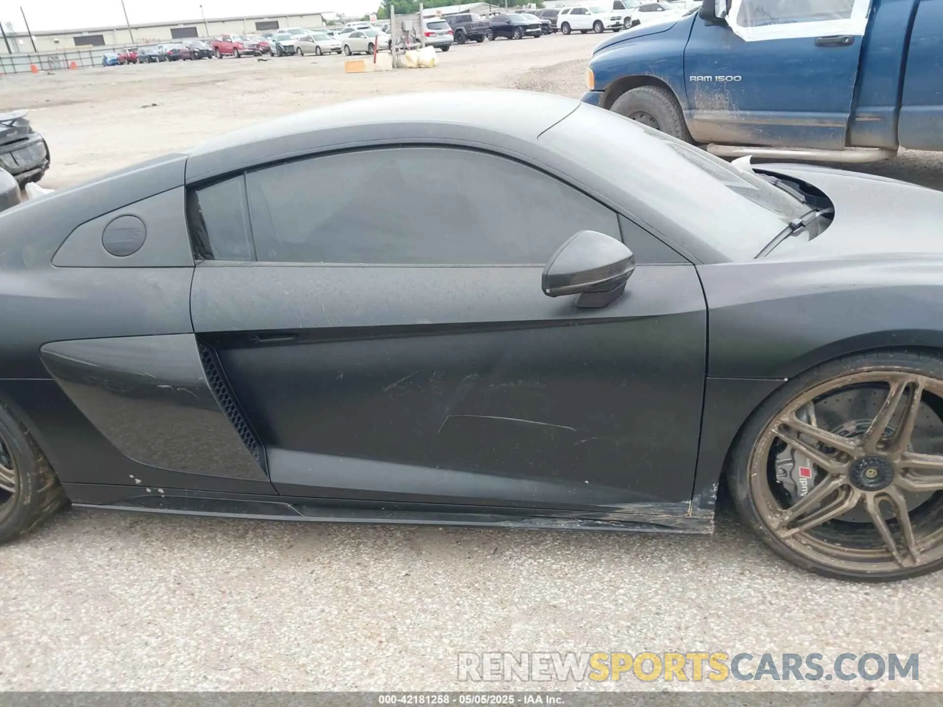 14 Photograph of a damaged car WUAKBAFX9L7900309 AUDI R8 2020