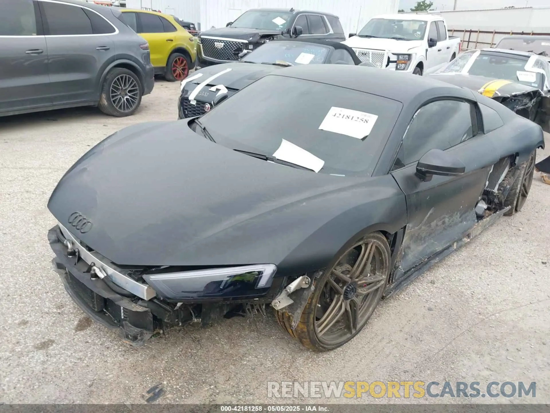 2 Photograph of a damaged car WUAKBAFX9L7900309 AUDI R8 2020