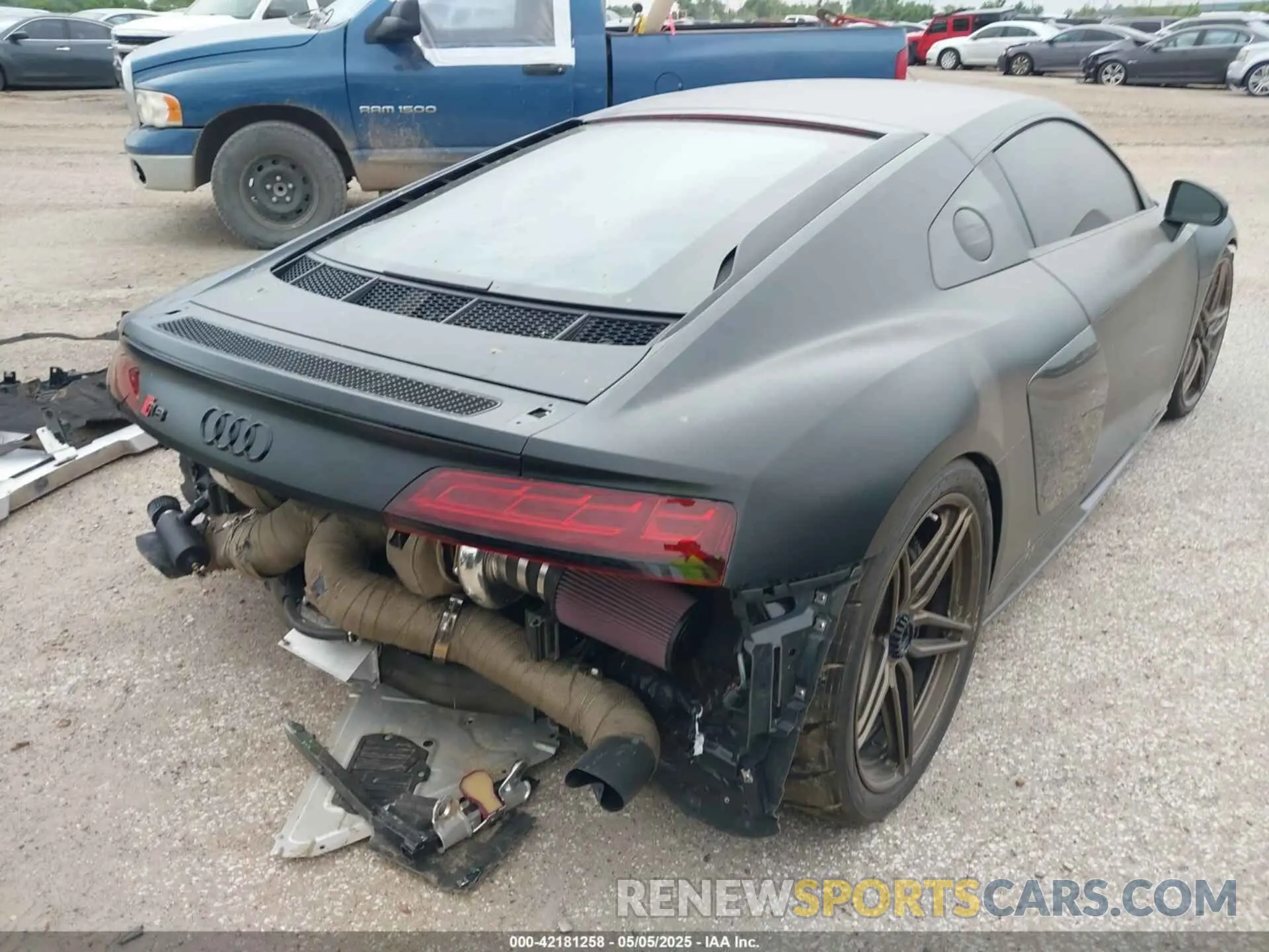 4 Photograph of a damaged car WUAKBAFX9L7900309 AUDI R8 2020