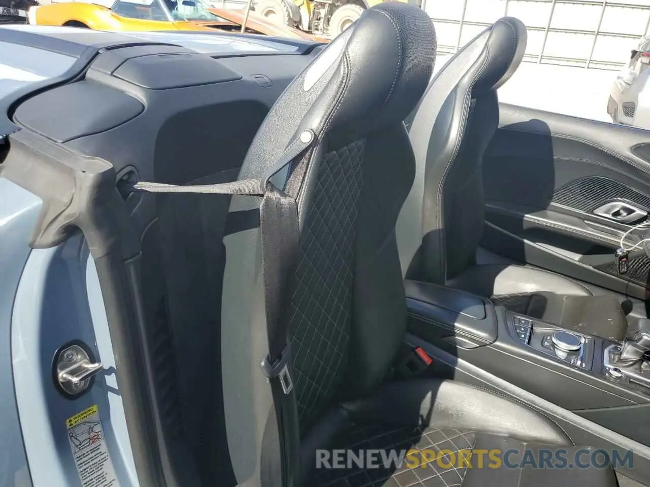 10 Photograph of a damaged car WUAVECFX5L7901778 AUDI R8 2020