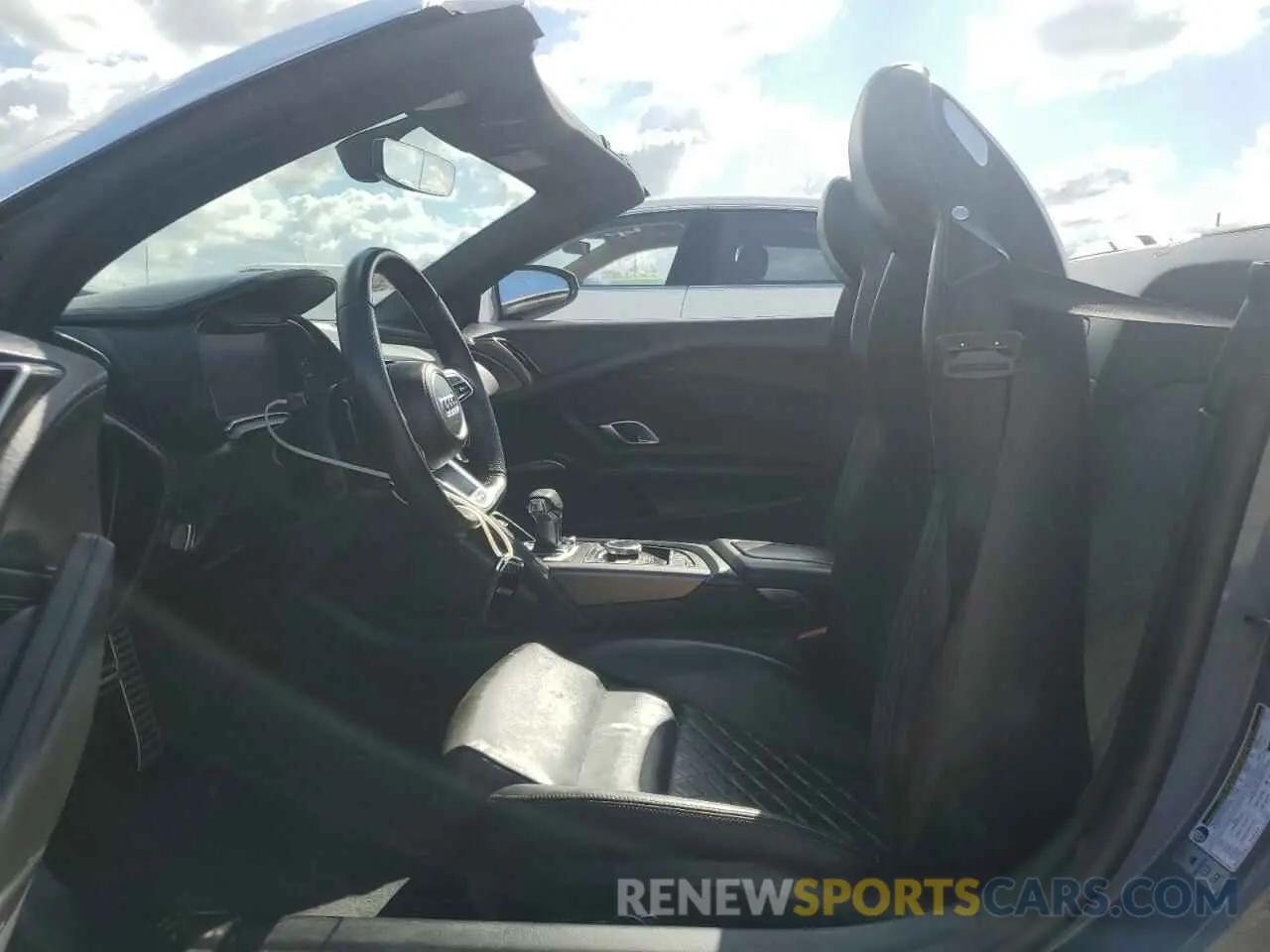 7 Photograph of a damaged car WUAVECFX5L7901778 AUDI R8 2020