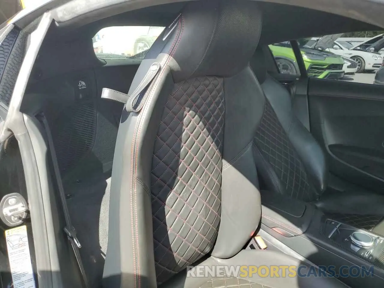 10 Photograph of a damaged car WUAKBAFX6M7901404 AUDI R8 2021