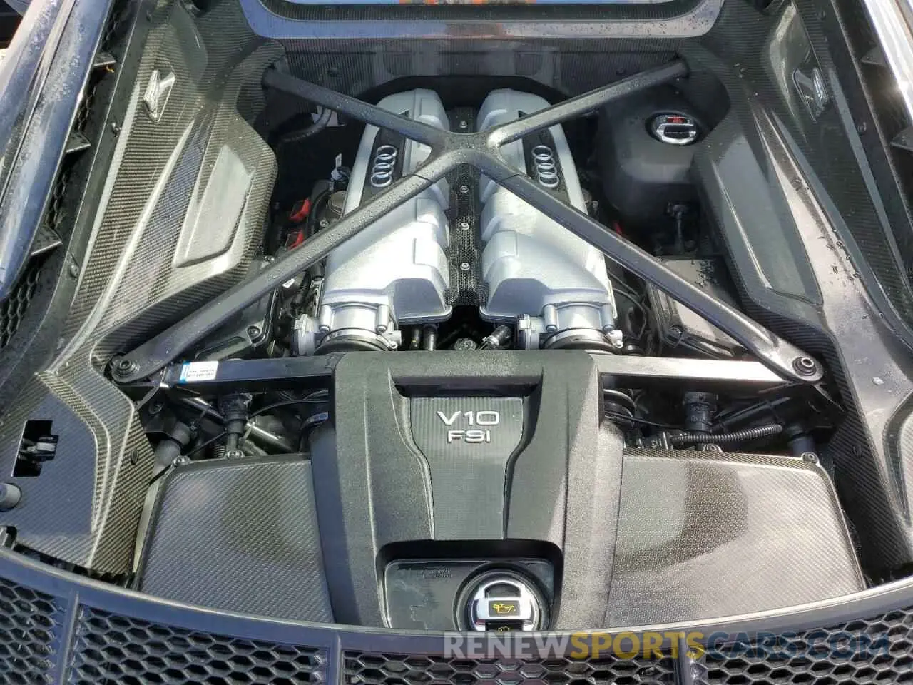 11 Photograph of a damaged car WUAKBAFX6M7901404 AUDI R8 2021