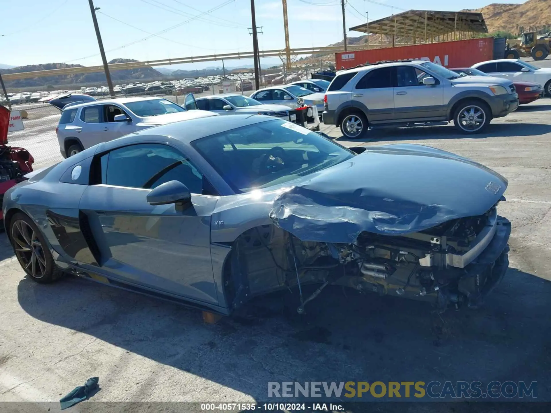 14 Photograph of a damaged car WUACEAFX3P7902574 AUDI R8 2023