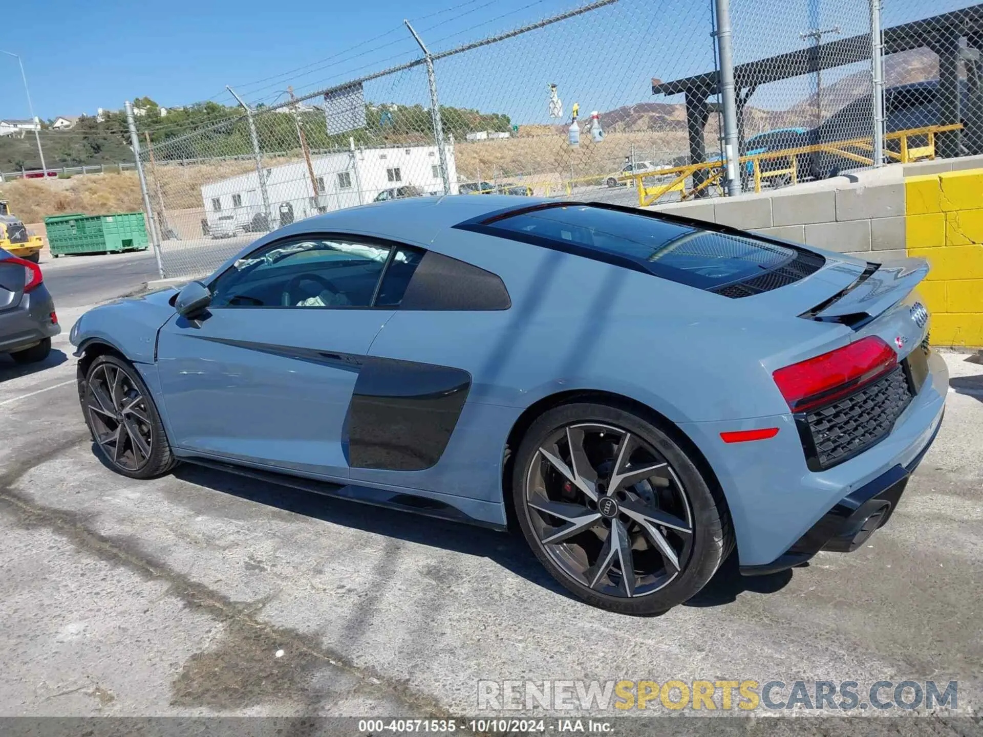 15 Photograph of a damaged car WUACEAFX3P7902574 AUDI R8 2023
